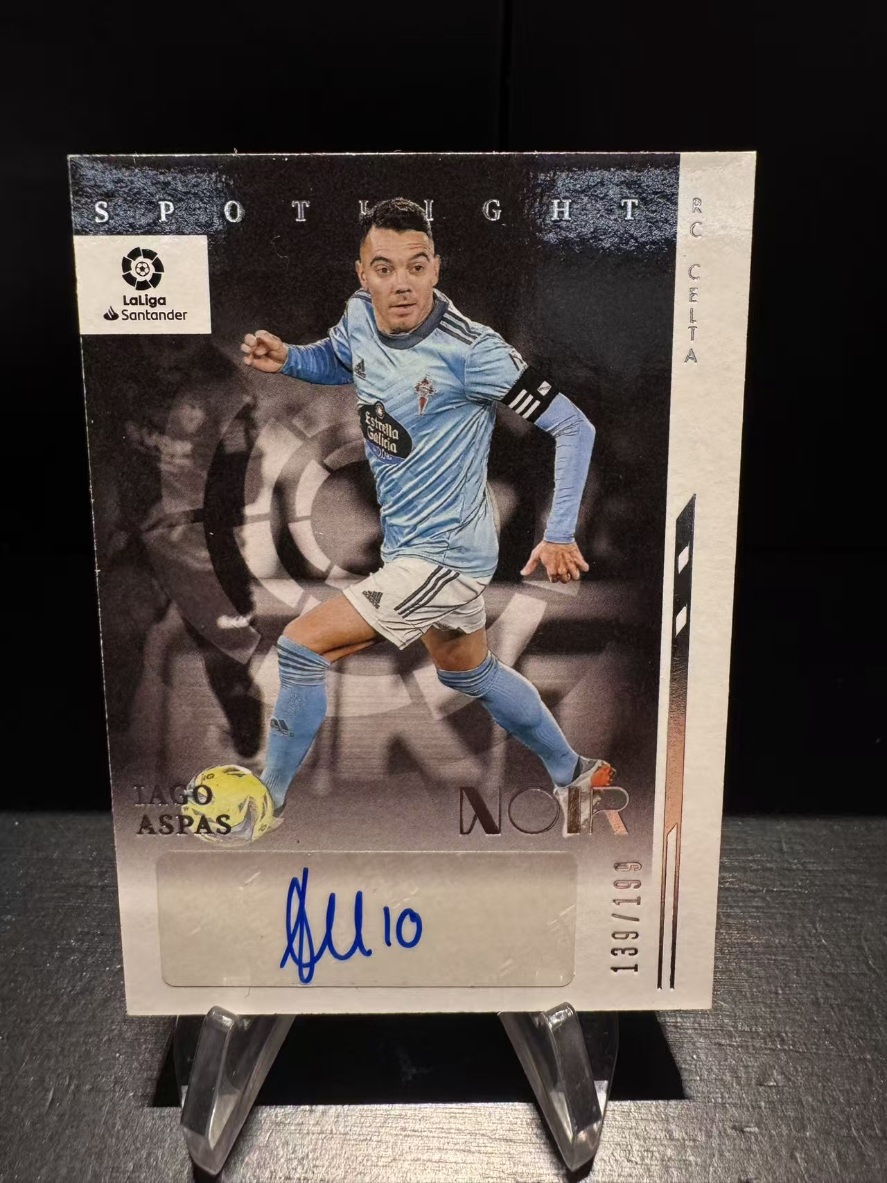 龖2021-22 Panini Chronicles Iago Aspas 编年史 阿斯帕斯 139/199编 聚光灯 签字 塞尔塔 卡品如图 MJ002L