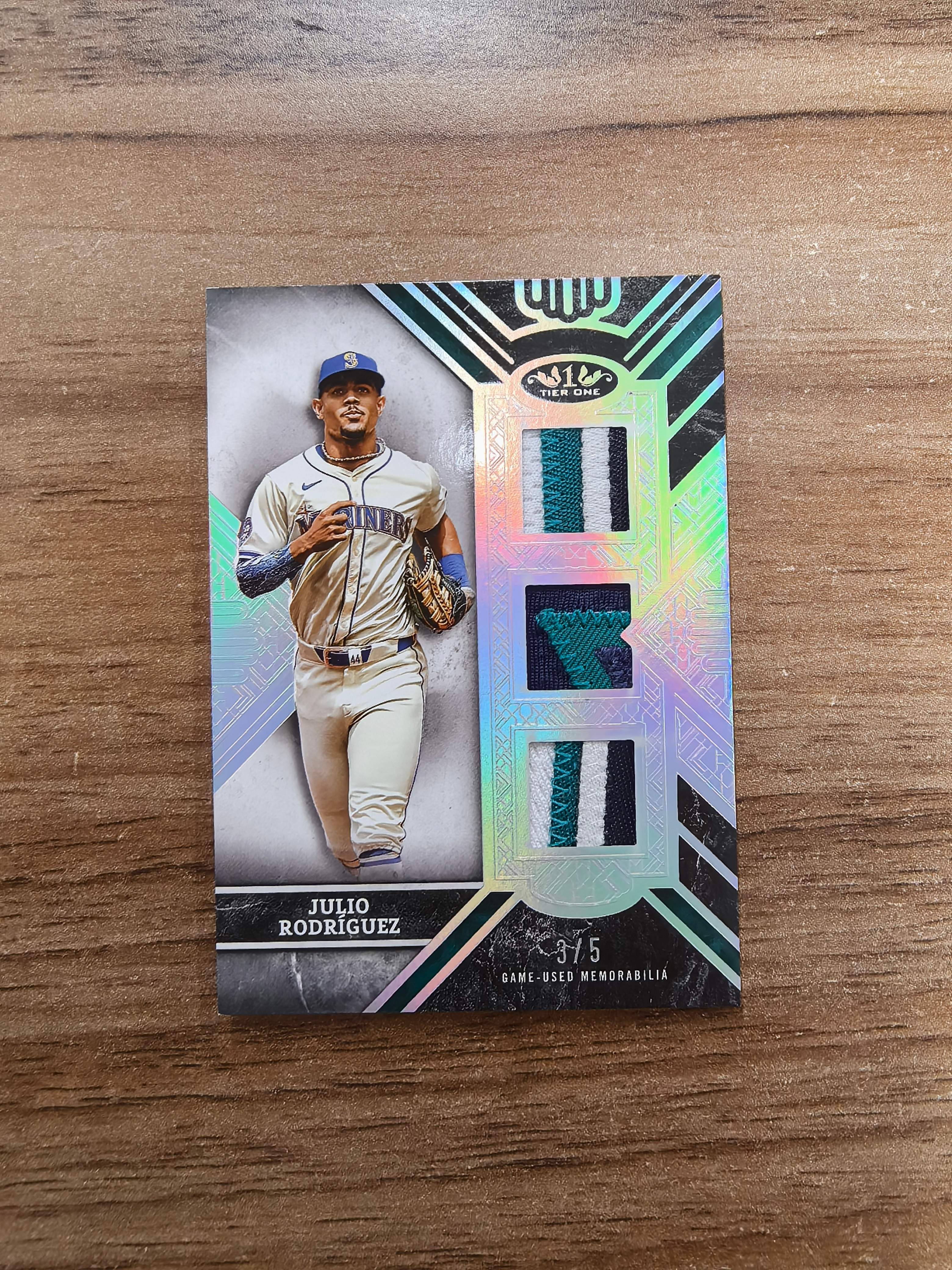 2025 Topps Tier One Julio Rodriguez 棒球 西雅图水手队 胡里奥罗德里格斯 3/5编 三窗球衣 暴力切割 折射 实卡精美 卡品如图 收藏必入 流浪