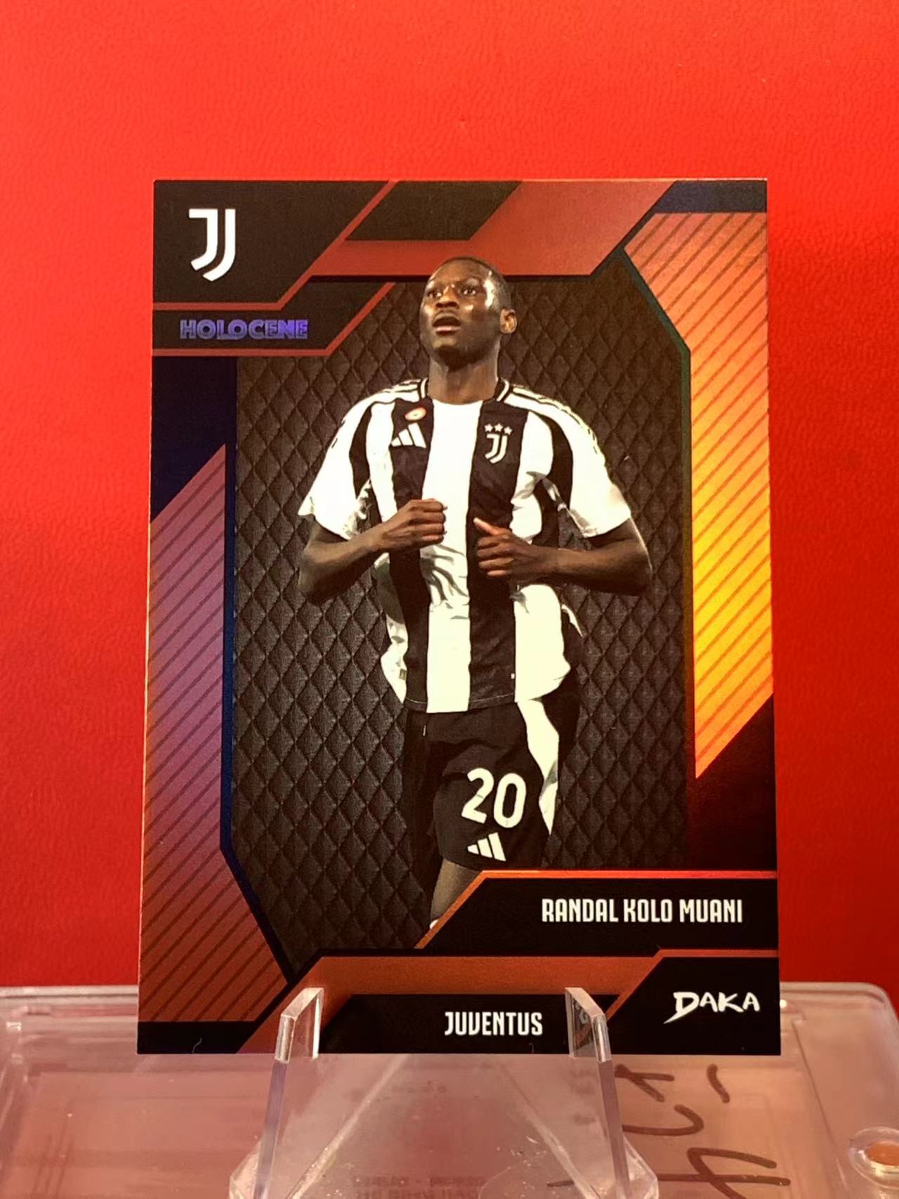 (詹叔代拍) 2025 DAKA 尤文图斯 Randal Kolo Muani 穆阿尼 23/25编 低编! Juventus队盒 橙折 卡品如图 顺丰寄付 泰山
