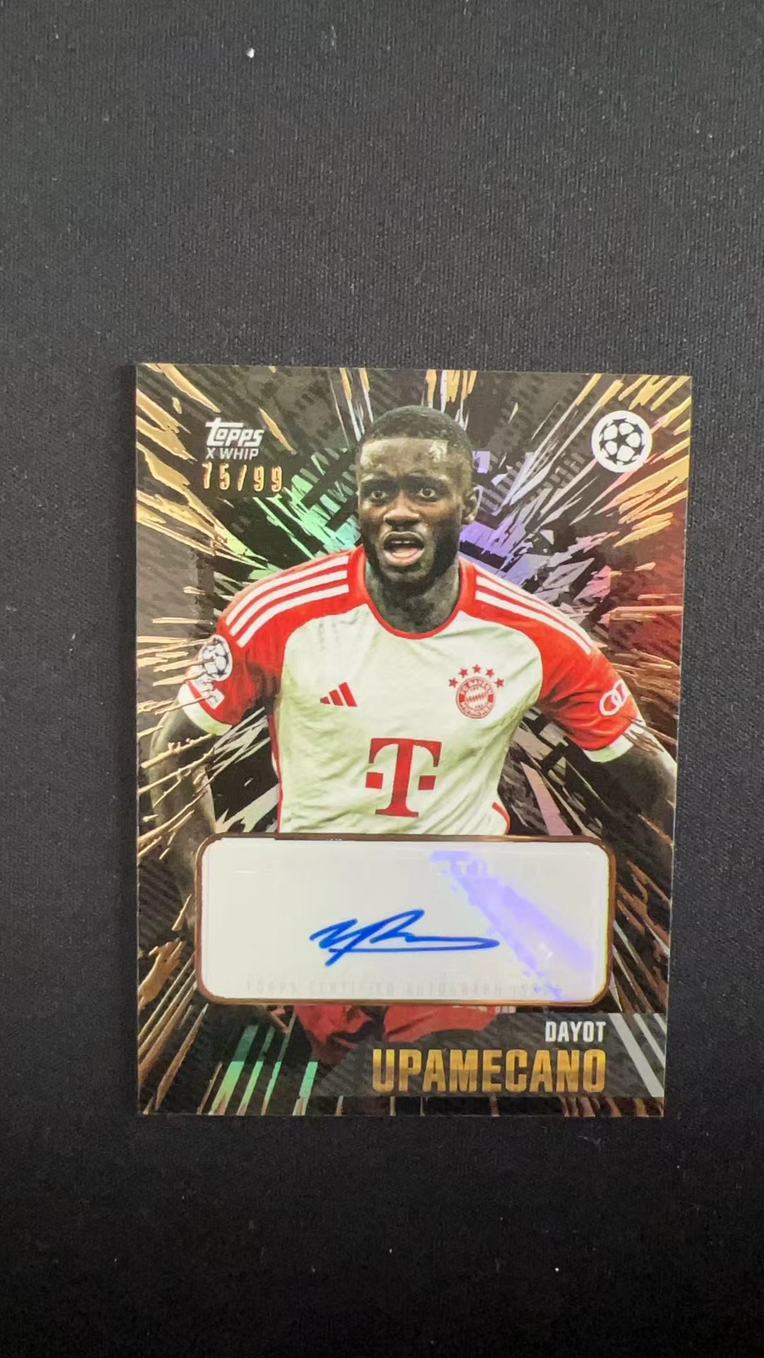 （小马）2023-24 Topps Gold Dayot Upamecano 欧冠 拜仁慕尼黑 乌帕梅卡诺 于帕梅卡诺 签字 75/99编 黑 ...