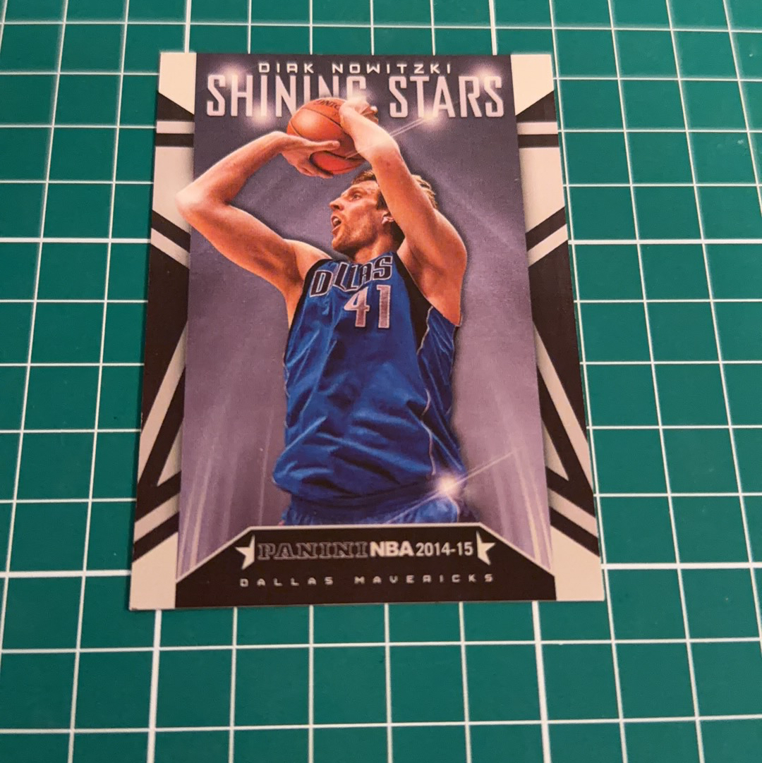 2014-15 Panini Americana Dirk Nowitzki S.p.a. 德克诺维斯基 诺维茨基 司机 德国战车 聚光灯特卡 闪卡 十年老卡 绝版卡 稀有大比例
