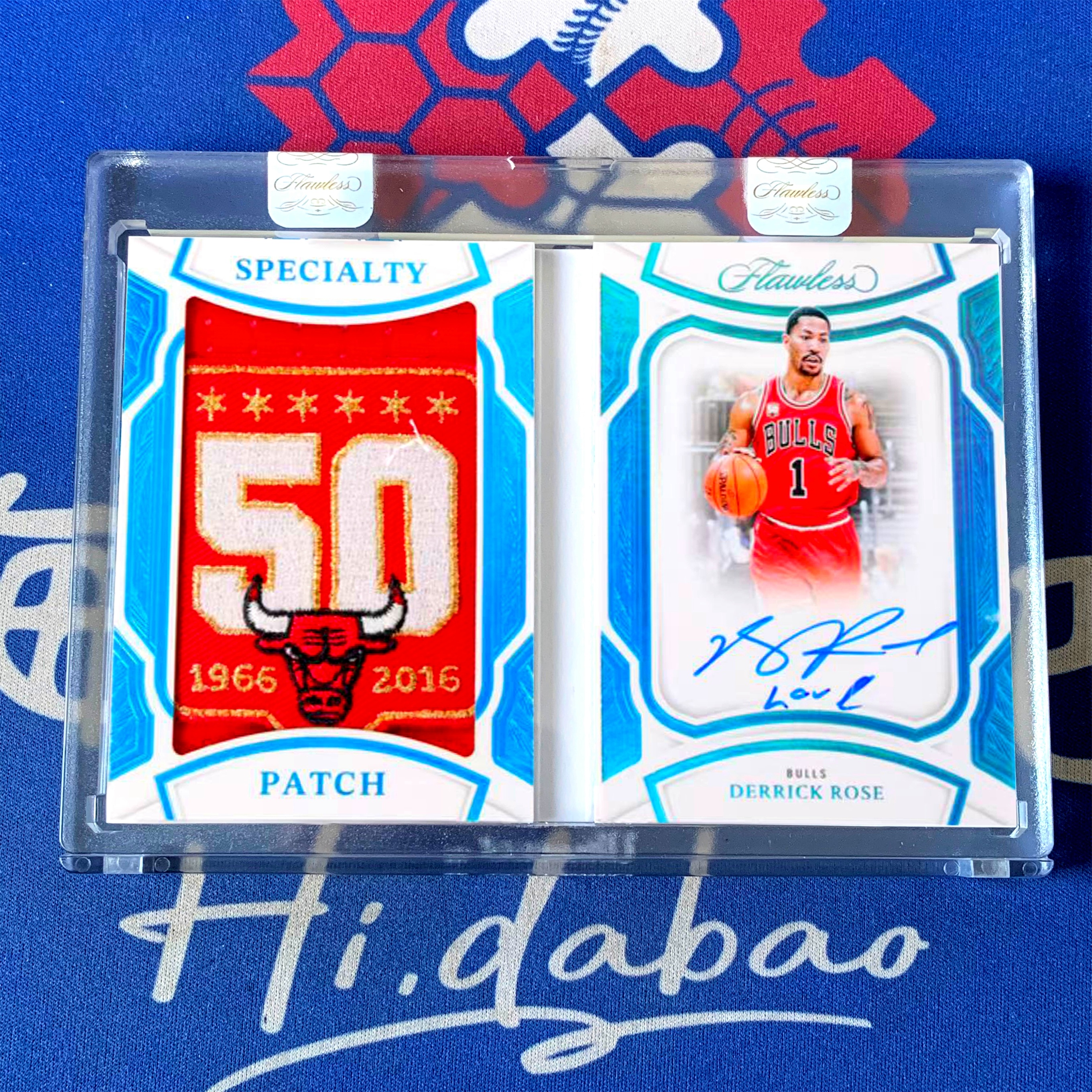 2024-25 Flawless Derrick Rose 【海宝】手提 公牛 玫瑰 德里克罗斯 1/1编 一编一 1of1 湖水蓝闪 暴力PA签字卡 卡签 公牛队50周年logo小书铭文签 顶级收藏
