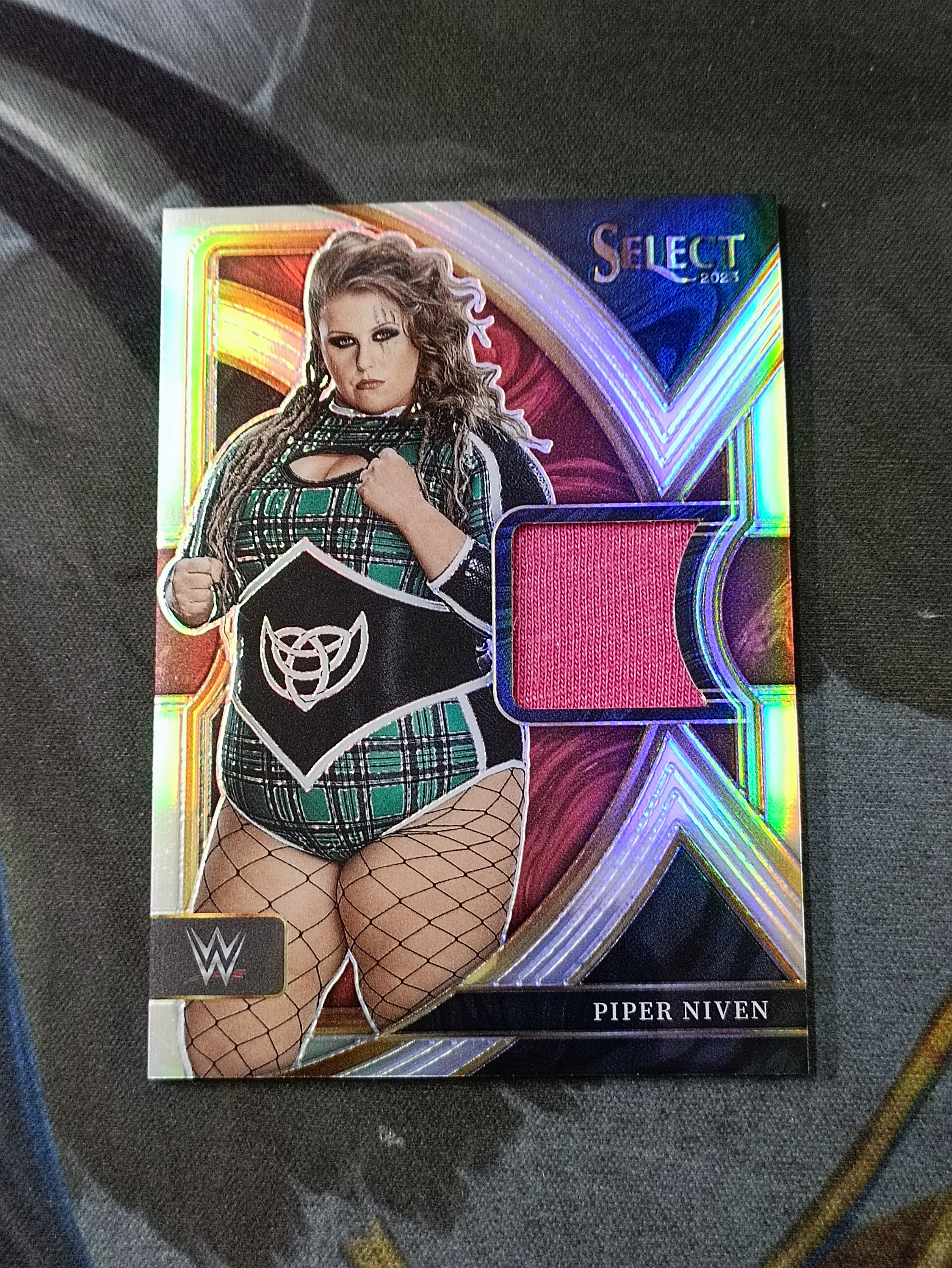 2023 Panini Select WWE Piper Niven 猪猪女孩” 派珀尼文 银折 物料实物 WWE 职业摔角(品见大图小瑕)《苏州卡通》J【ANDY】
