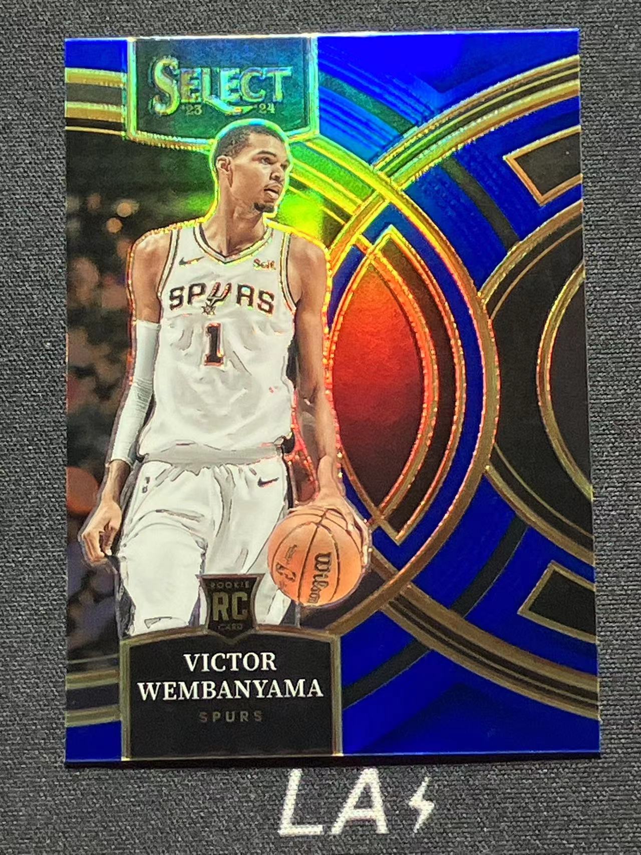 选秀状元文班亚马持续爆发马刺新星赛季场均两双引联盟热议未来可期