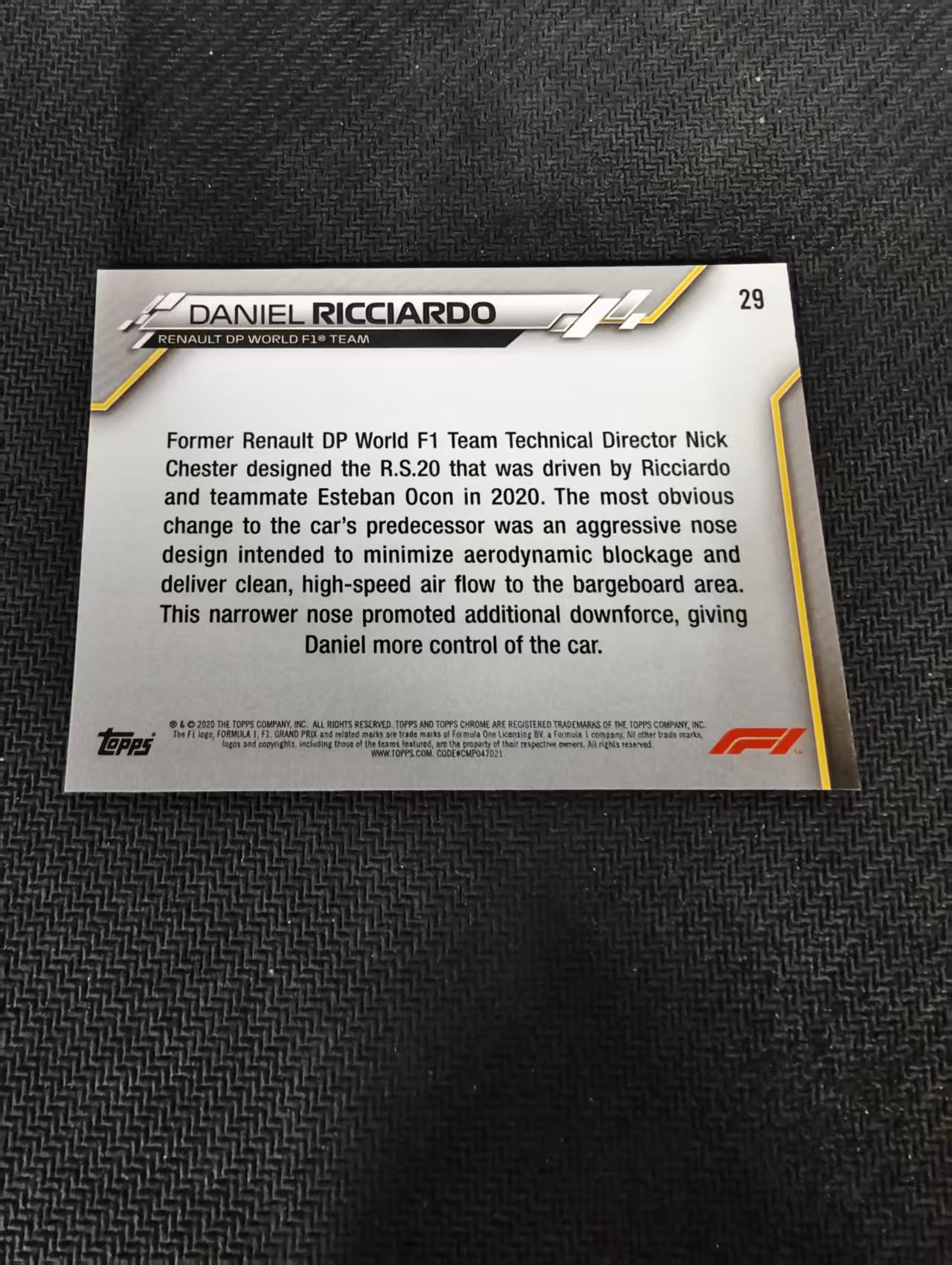【汽水拍卖】2020 Topps Chrome Daniel Ricciardo 元年TC F1 赛车 丹尼尔 里卡多 红牛车队 碎冰折 蓝宝石 边角瑕疵 #29