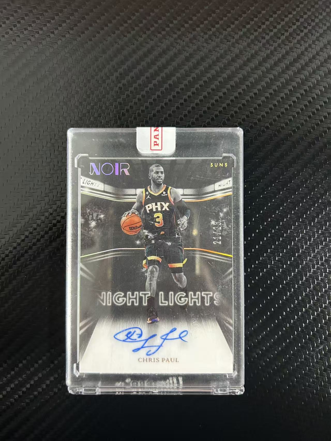 2022-23 Panini Noir Chris Paul #NLA-CP3【灯灯拍卡】 诺尔 太阳 克里斯 保罗 镜面 签字 卡签 夜灯签 夜灯 21/25编 低编 收藏必备【麦浪风】