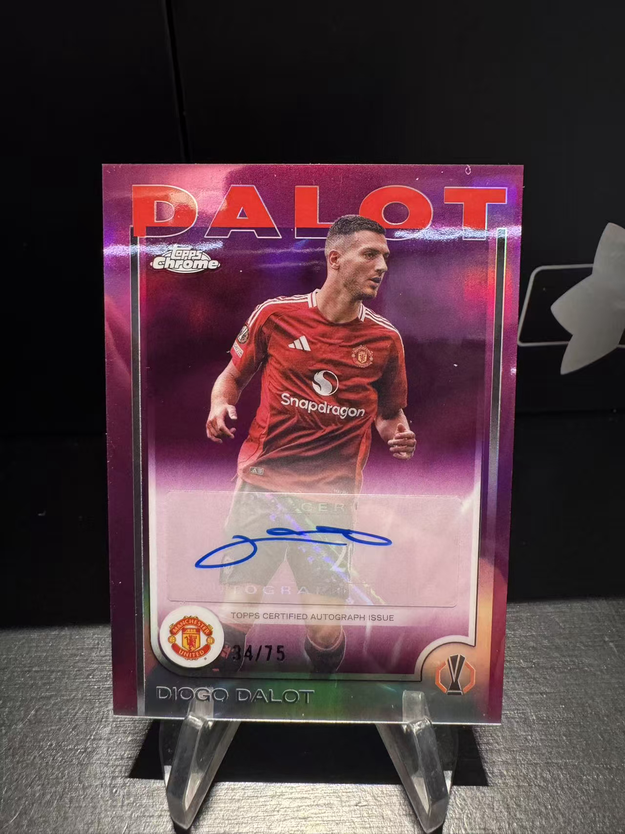 龖2024-25 Topps Chrome Diogo Dalot 欧战 TC 曼联 葡萄牙 迪奥戈 达洛特 34/75编 签字 粉折签 完美签 带刀铁卫 防守悍将 C罗保镖 卡品如图 MJ002L
