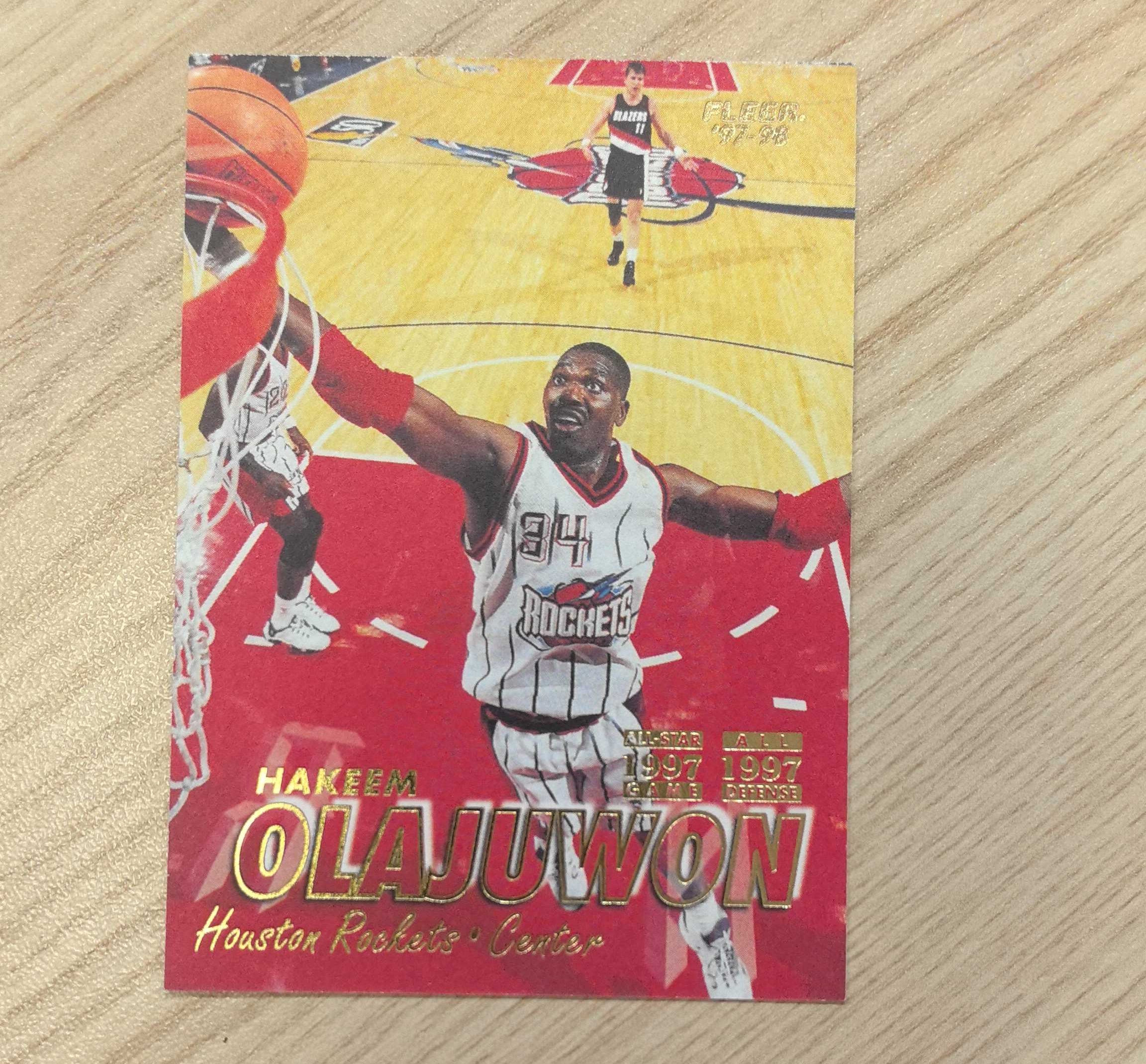 1997-98 Fleer Base Hakeem Olajuwon 奥拉朱旺 大梦 50大 75大 名人堂 84年状元 2届总冠军 12届全明星 MVP 6届最佳一阵 2届最佳防守 火箭和猛龙名宿