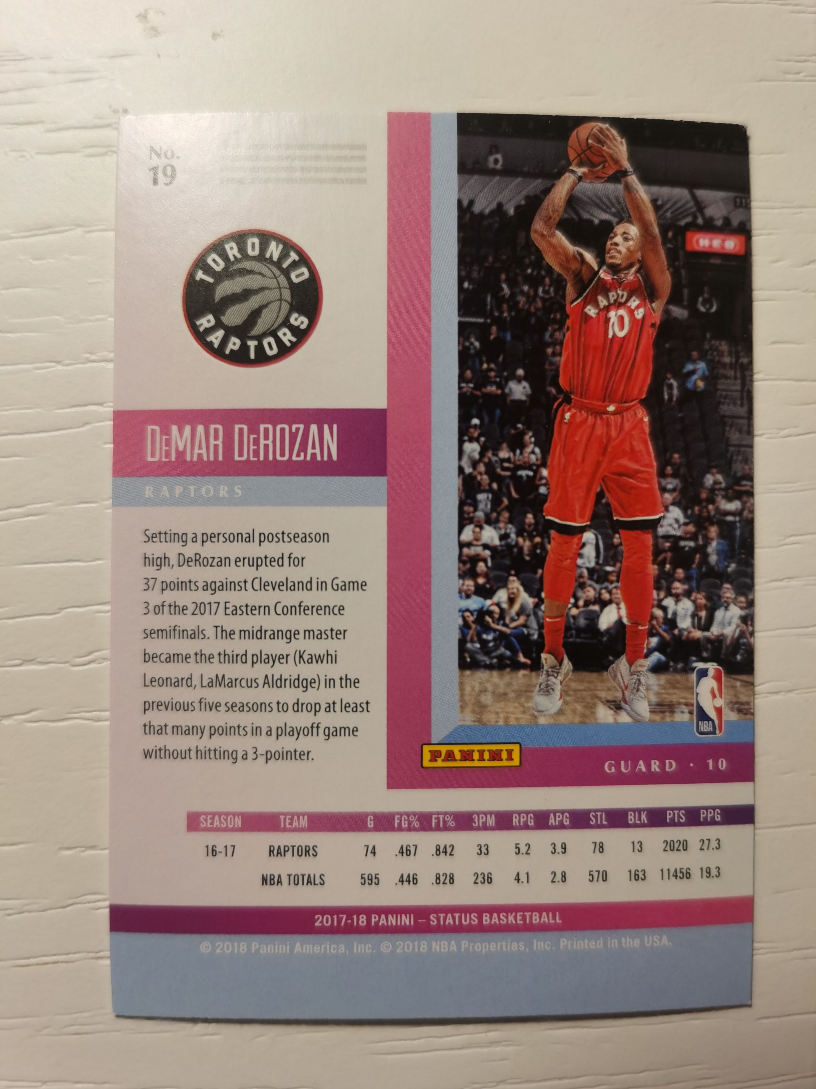 2017-18 Panini Status DeMar DeRozan 德马尔-德罗赞 2017-18 Status 6届全明星 先后效力于猛龙、马刺、公牛和国王 超级得分手 奥运男篮冠军