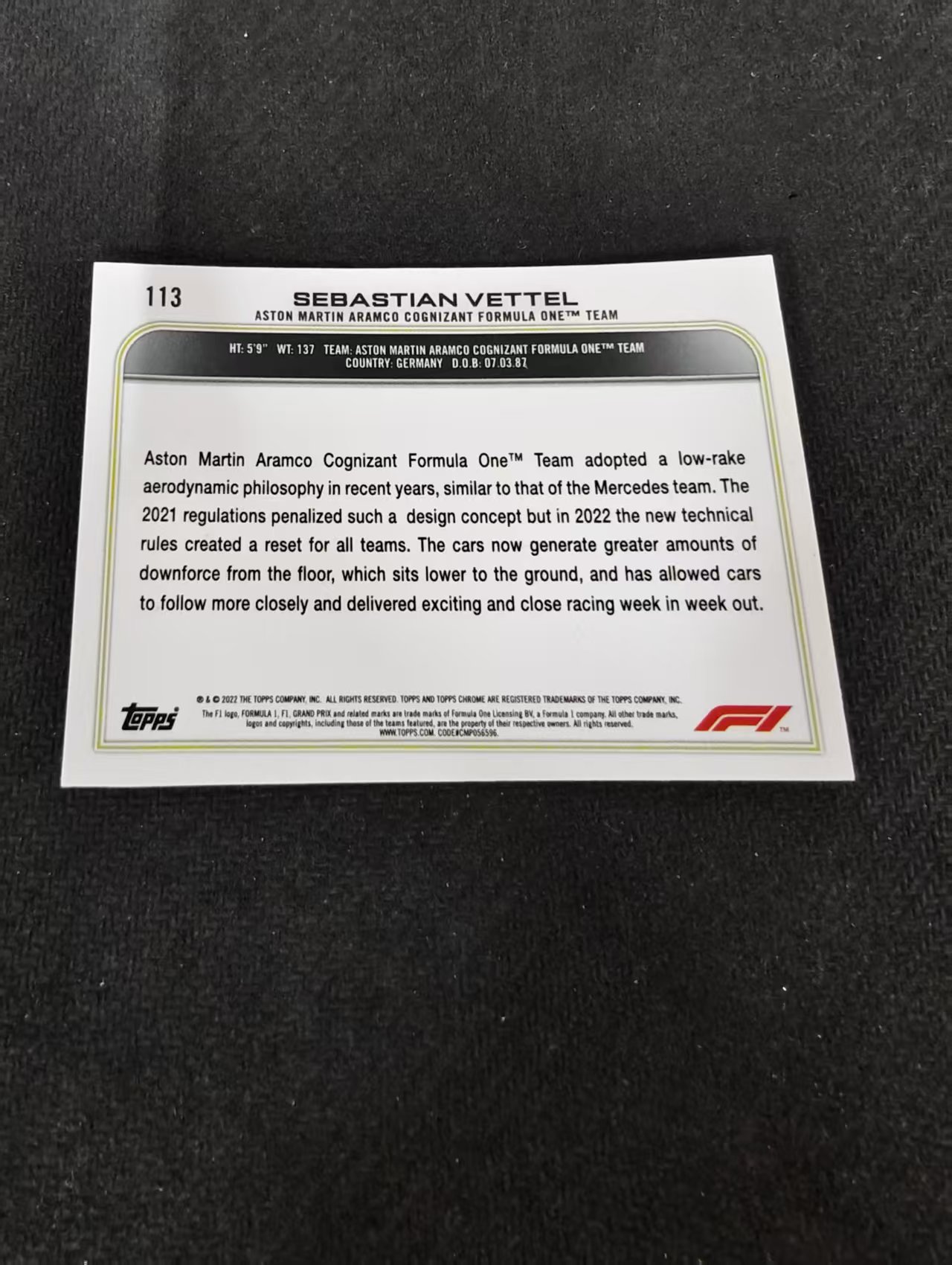 2022 Topps Chrome F1 Sebastian Vettel 阿斯顿马丁 赛巴斯蒂安 维泰尔 维特尔 划痕 边角瑕疵 #113