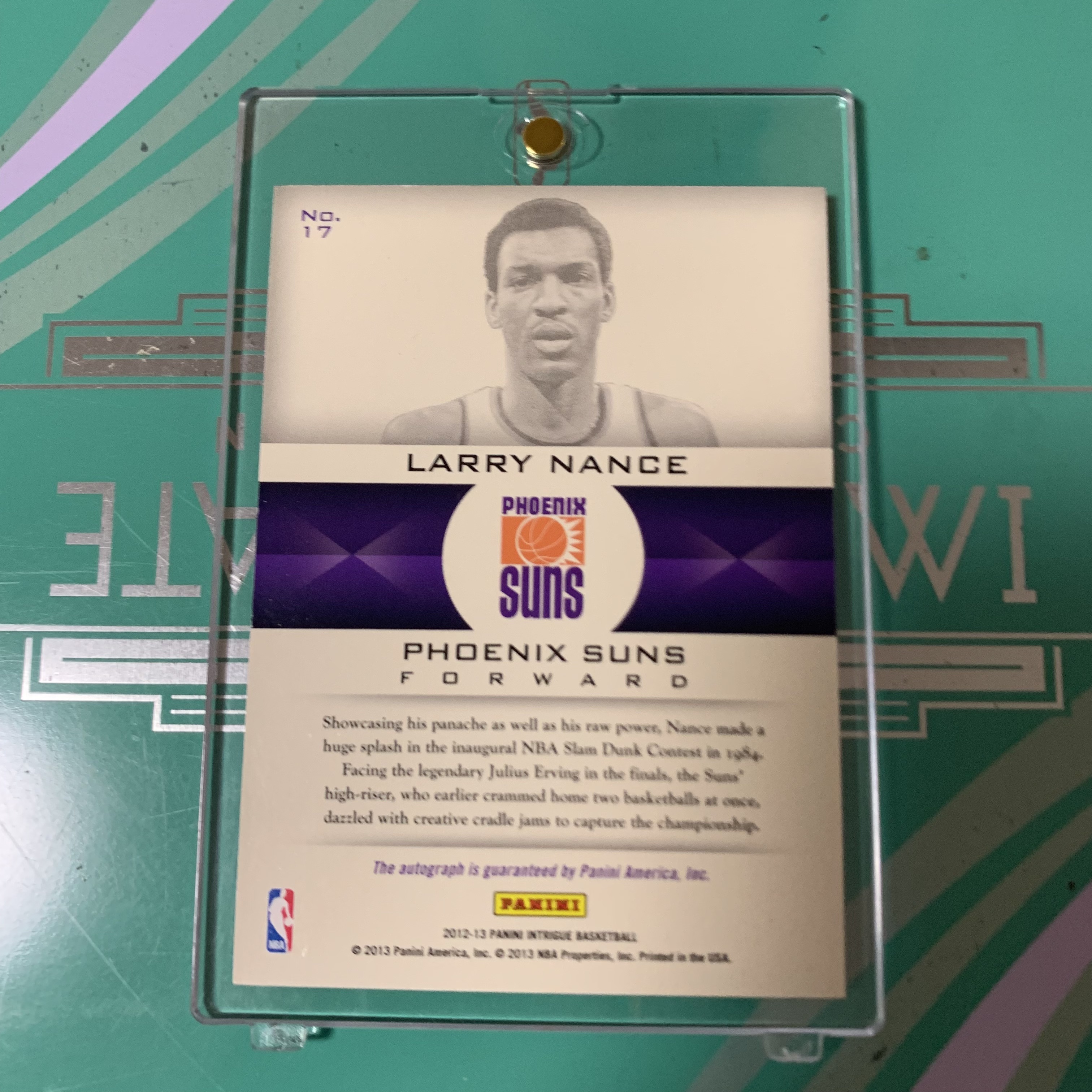 2012 Panini Intrigue Larry Nance 南斯 扣篮王捧杯时刻选图签字卡 顶级身体天赋 首届冠军 乔丹拉文卡特等扣将的老前辈ps卡品小瑕