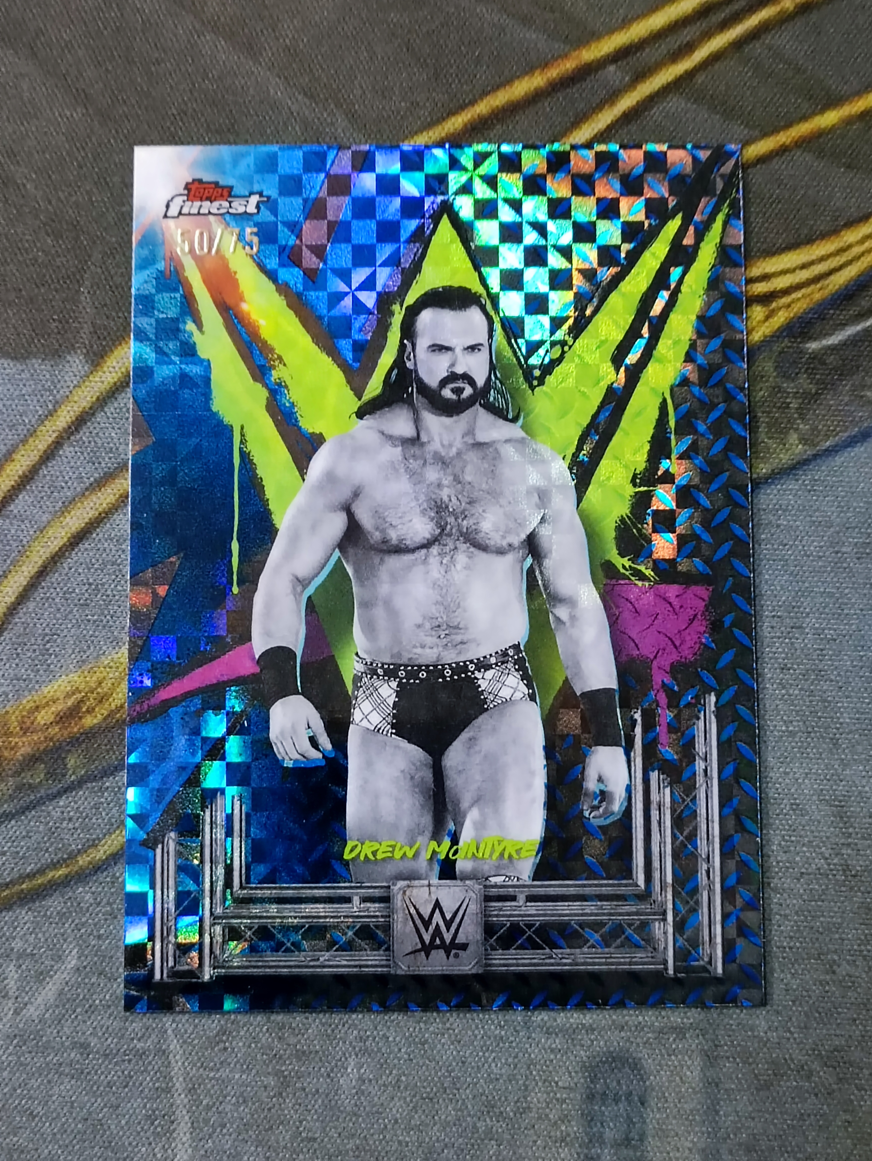 2025 Topps Finest Drew McIntyre 天选之子 麦金泰尔 限量50/75编 蓝格子折 折射亮面 WWE 职业摔角(品见大图有瑕)《苏州卡通》J【BAO】