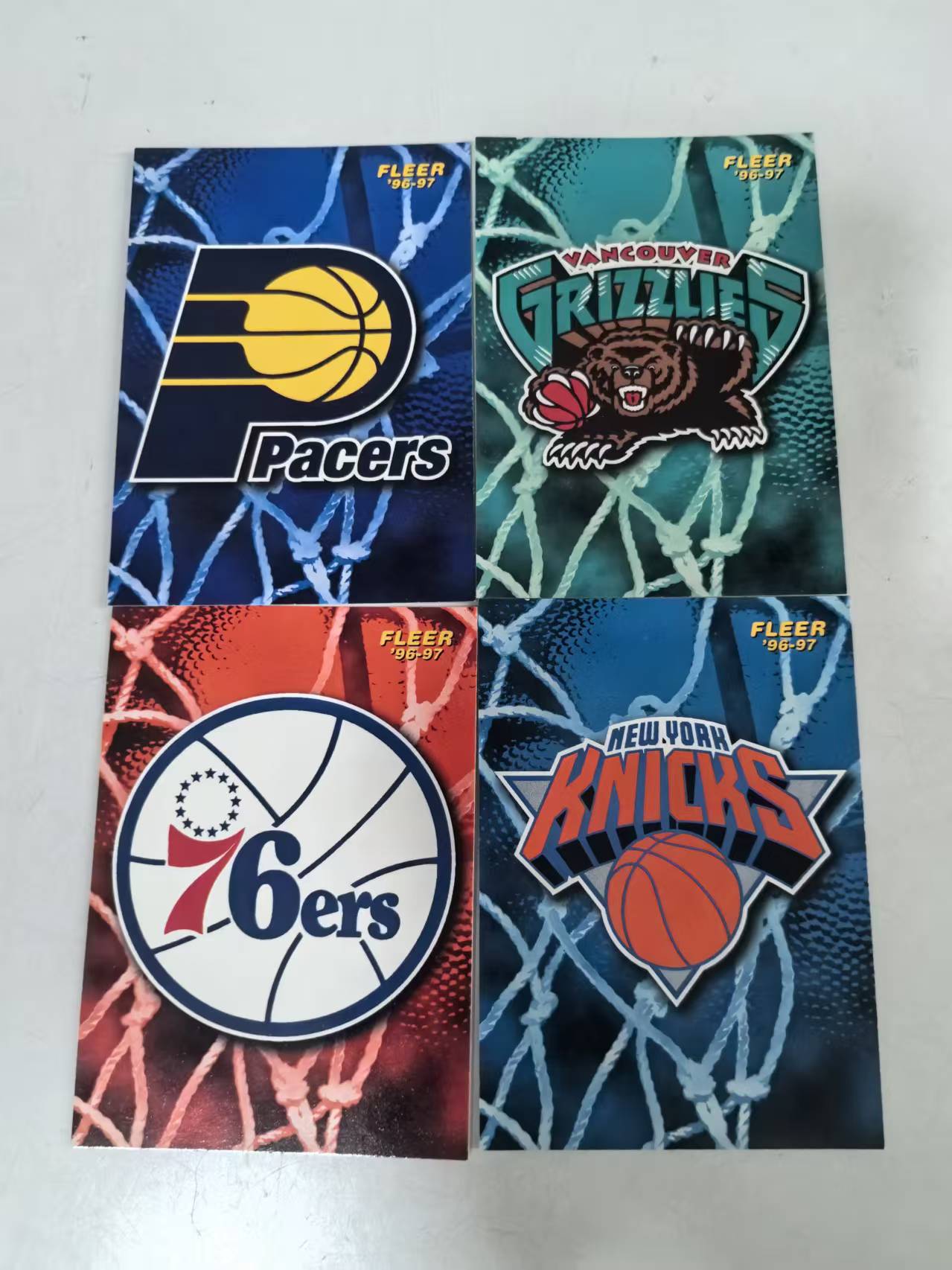 1996 Fleer Fleer 队徽 步行者 76人 尼克斯 灰熊 【黑魔苏】