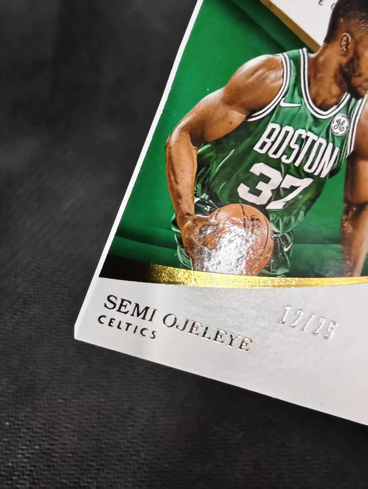 【汽水拍卖】2017-18 panini Immaculate semi ojeleye 爱咪咪 凯尔特人 奥杰莱 球衣 物料 大窗 签字 卡签 25编 瑕疵如图