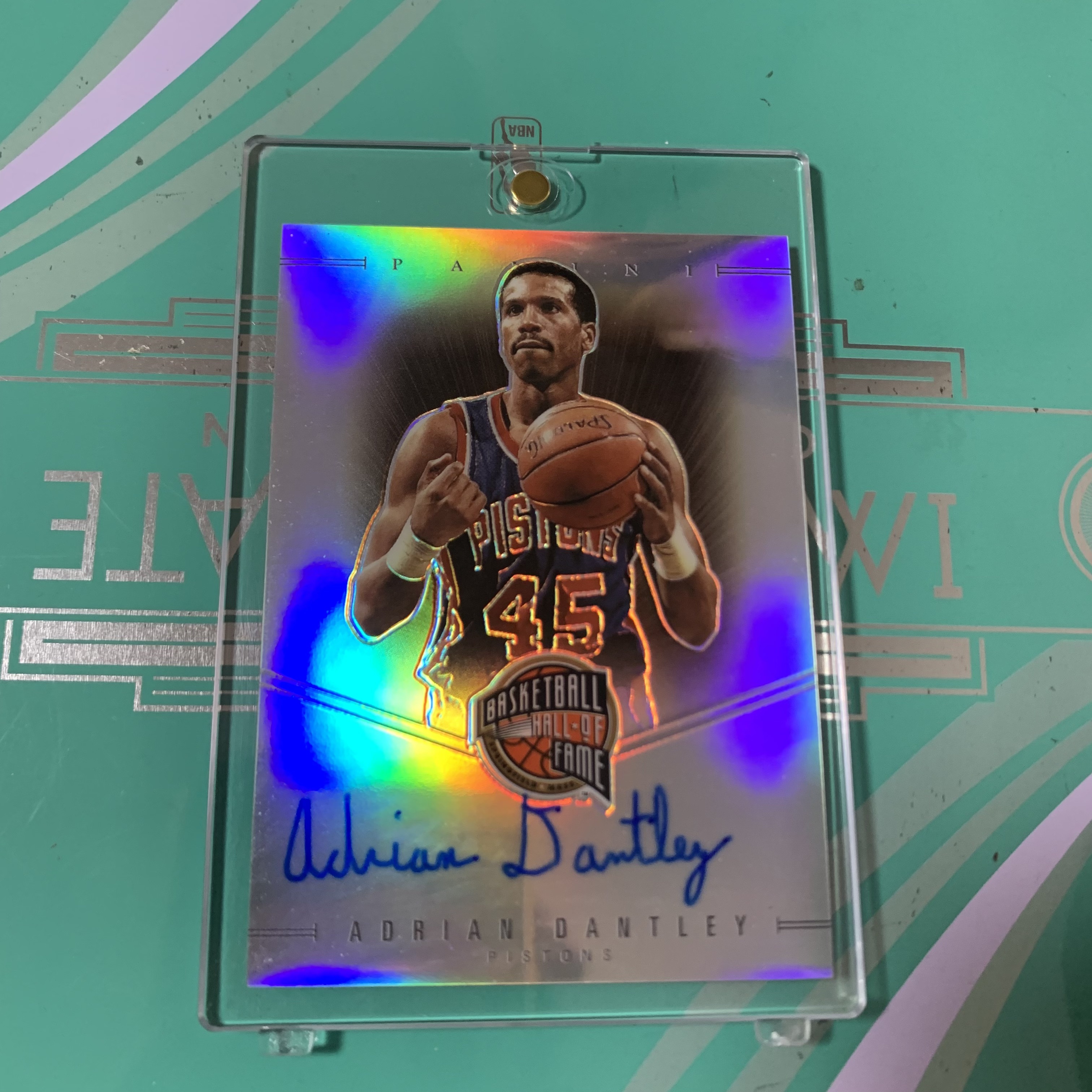 2021 Panini National Treasures Adrian Dantley 丹特利 国宝插入签字 与imm手提同属高端系列 科比杜兰特安东尼之前的联盟单打王 ps卡品小瑕