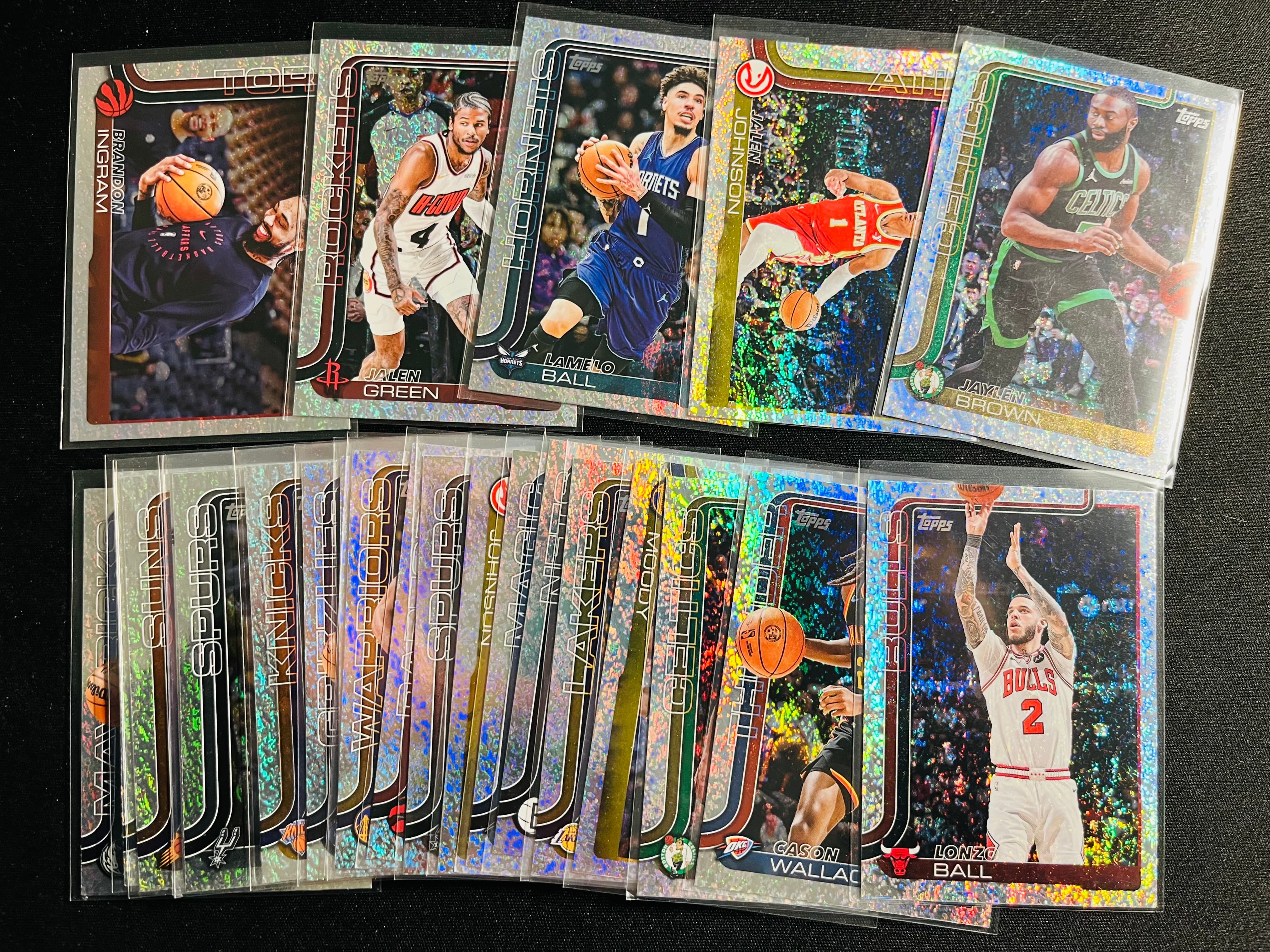 【古都代卖0手续费高额预付】2025-26 Topps 杰伦 格林 约翰逊 布朗 三球 鲍尔 英格拉姆等 银箔折 一图打包 选图帅气 实卡好看 凑套收藏必备 #2——凉默