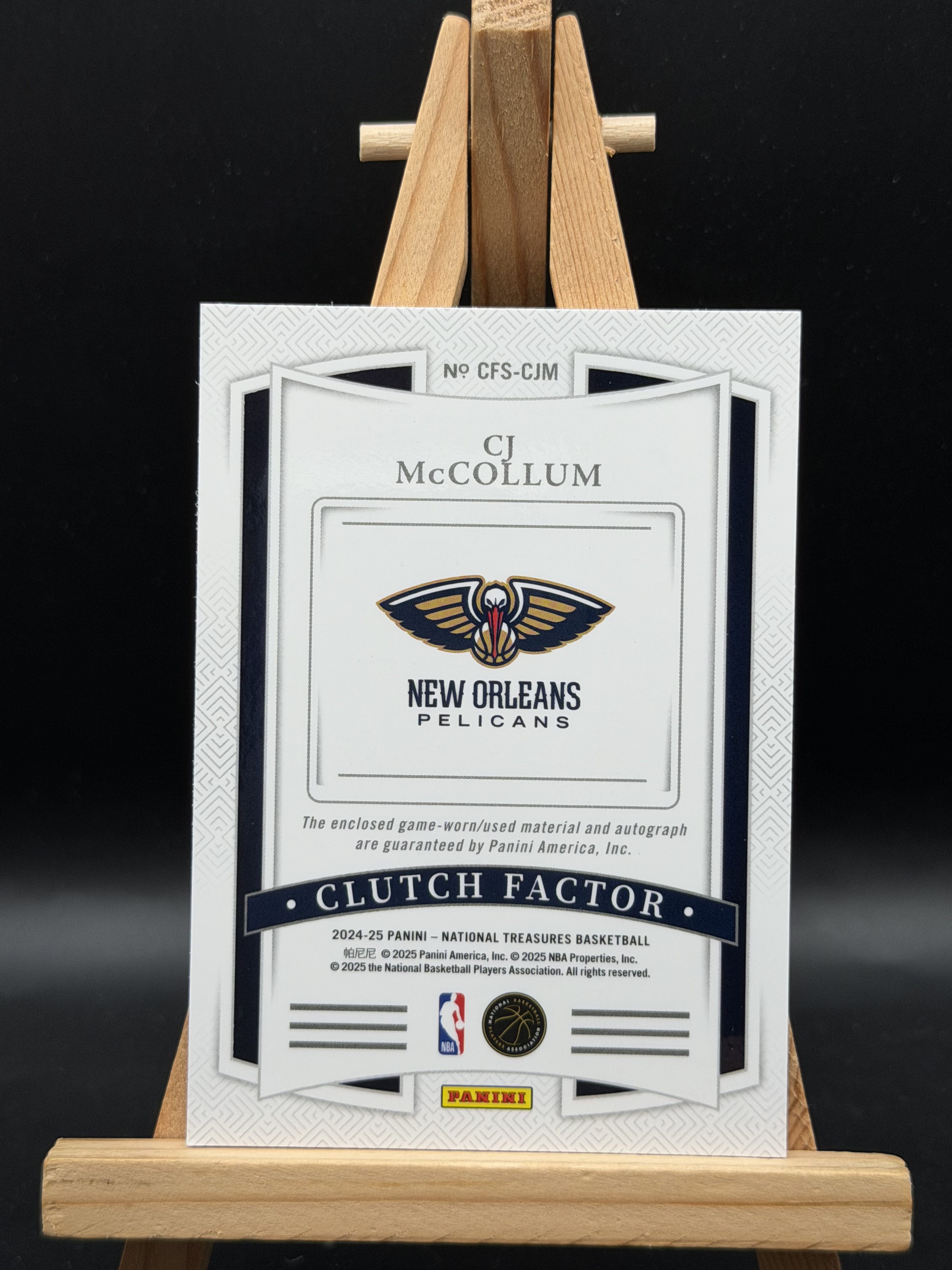 2024-25 Panini National Treasures CJ McCollum CJ 麦科勒姆 鹈鹕 国宝 PA 25编 金折 卡签 签字 GU落场 球衣物料 patch
