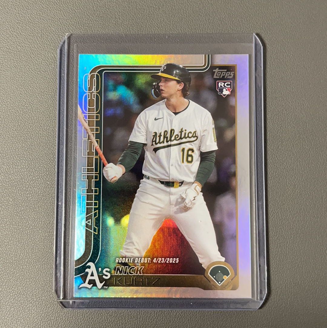 2025 Topps Update Nick Kurtz RC 尼克 库尔茨 运动家 最佳新人 新秀 首秀日 折射 银折#1【9527】