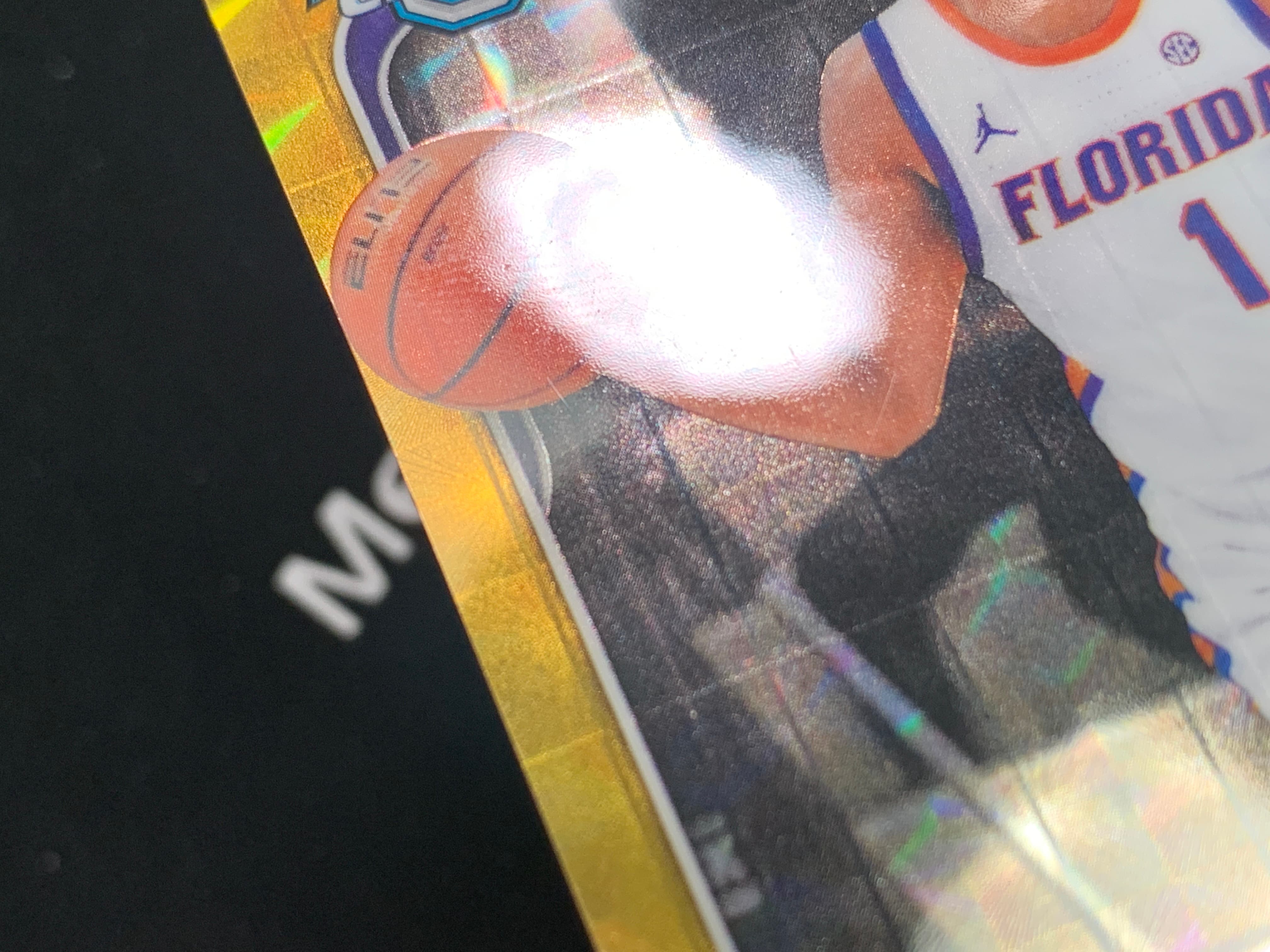 【元宇宙拍卖】闲堂掌柜004:2025-26 Topps Bowman Chrome Xaivian Lee 佛罗里达大学 泽维安 李 1st 首秀 金几何折 金马赛克折 08/50编 微瑕如图 收藏必备