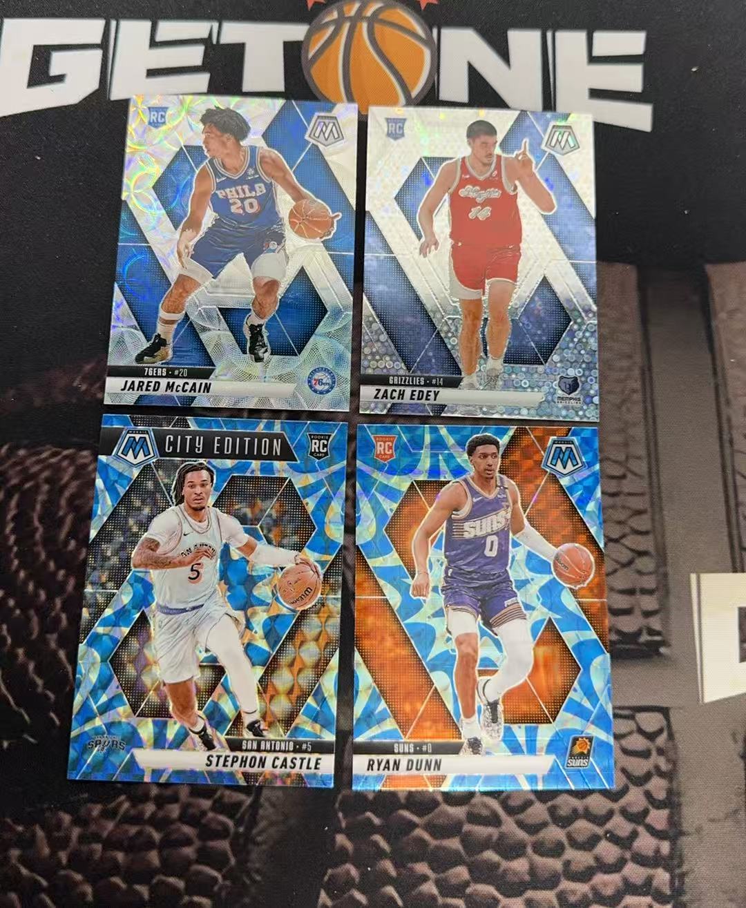 2024-25 Panini Mosaic Jared McCain RC 【灯灯拍卡】马赛克 魔仙哥 卡斯尔 扎克 伊迪 等球星 4张打包带走 折射【雪茄】