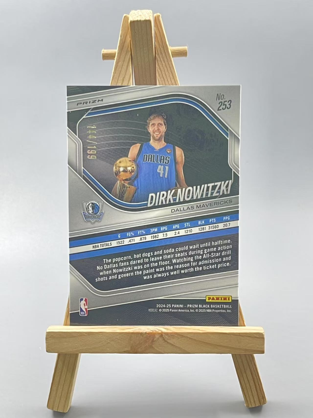 2024-25 Panini Prizm Dirk Nowitzki 【虾米】pz 独行侠 德克 诺维茨基 199编 折射 蓝折 捧杯 德国战车 瑕疵如图 收藏必备 点点