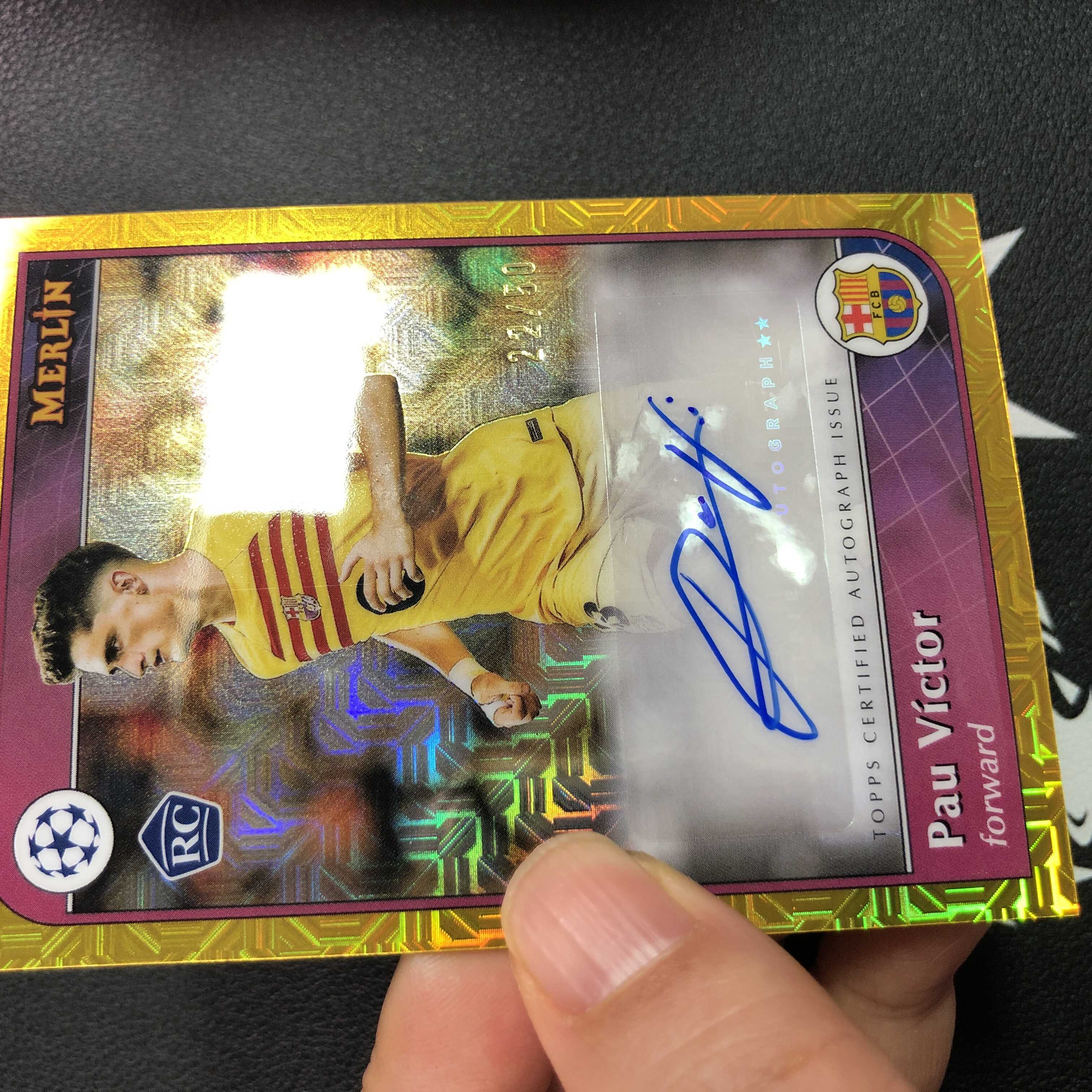 【怒射拍卖 接代卖】拔脚鲁总B2 2025 topps merlin梅林 pau victor 帕乌 维克托 新秀 巴萨 RC新秀 签字 22 ...