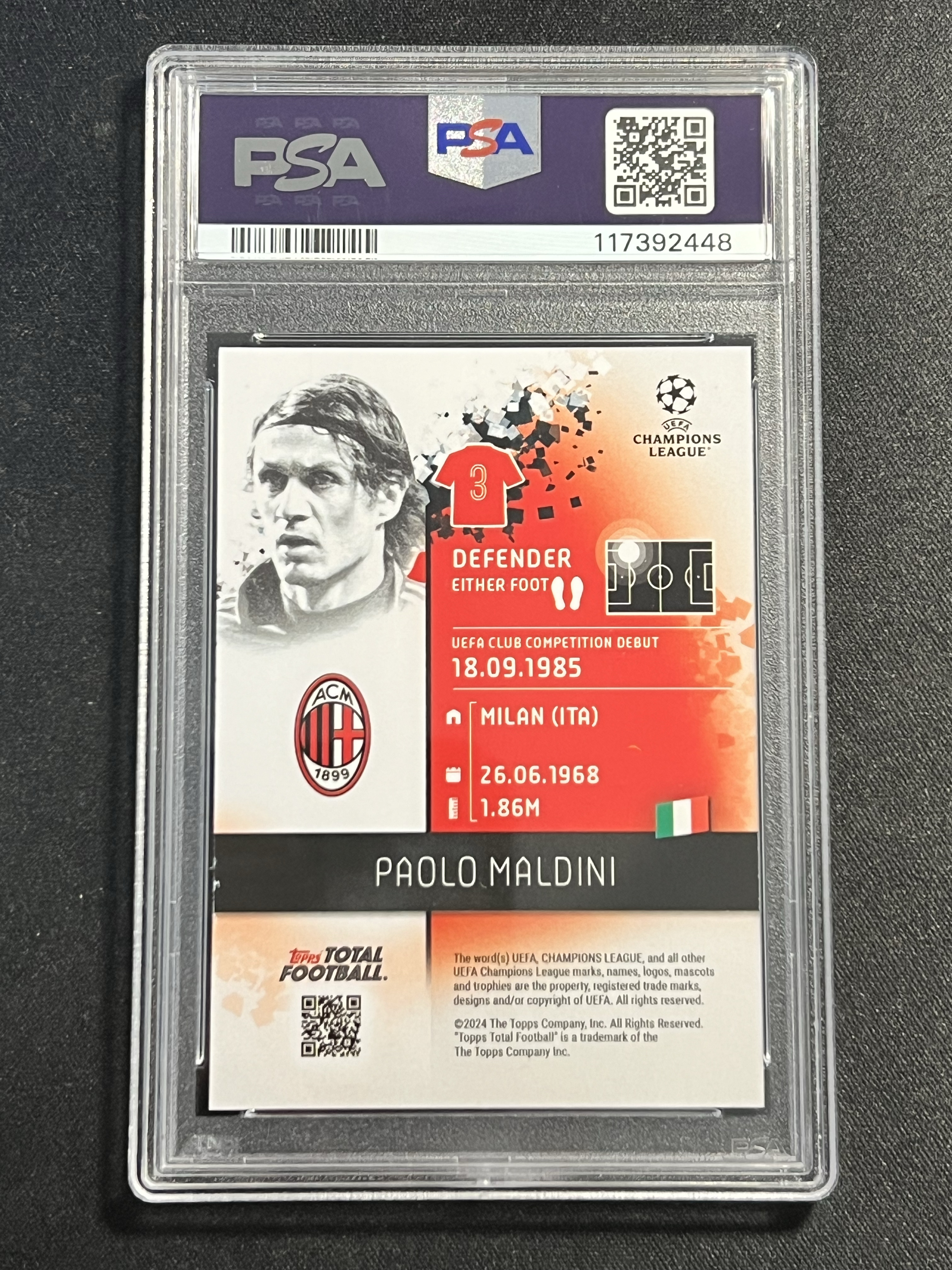 2024-25 Topps Total Paolo Maldini 马尔蒂尼 1/1编 金版。选图潇洒。PSA8。AC米兰传奇,意大利队长,最佳左后卫。巴雷西、卡卡、皮尔洛队友。呆呆兽【珞珈拍卖】