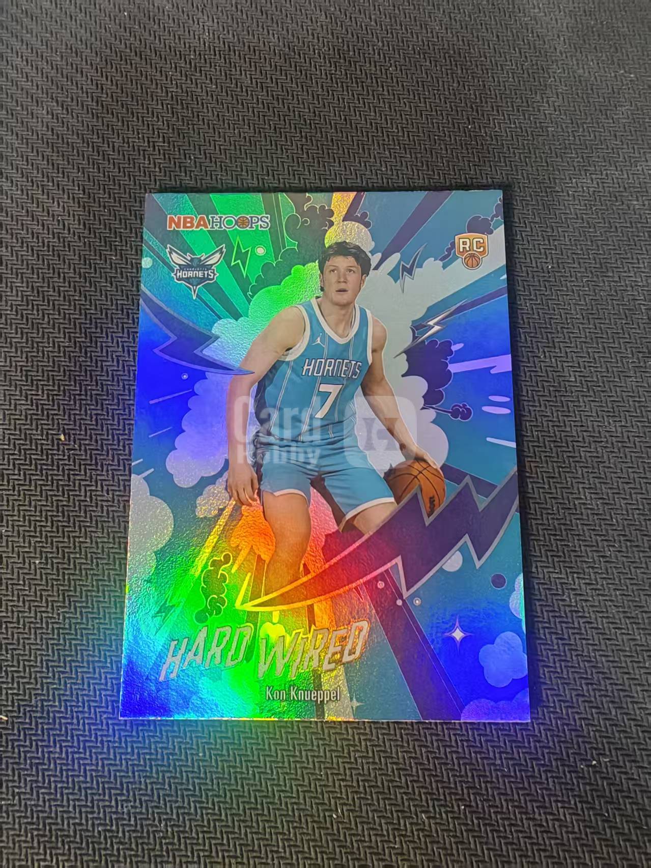 「钢炮拍卖」2025-26 Topps Hoops Kon Knueppel RC 新秀 黄蜂 克尼普尔 新一代三分王 特卡 银折 收藏必备 G SE