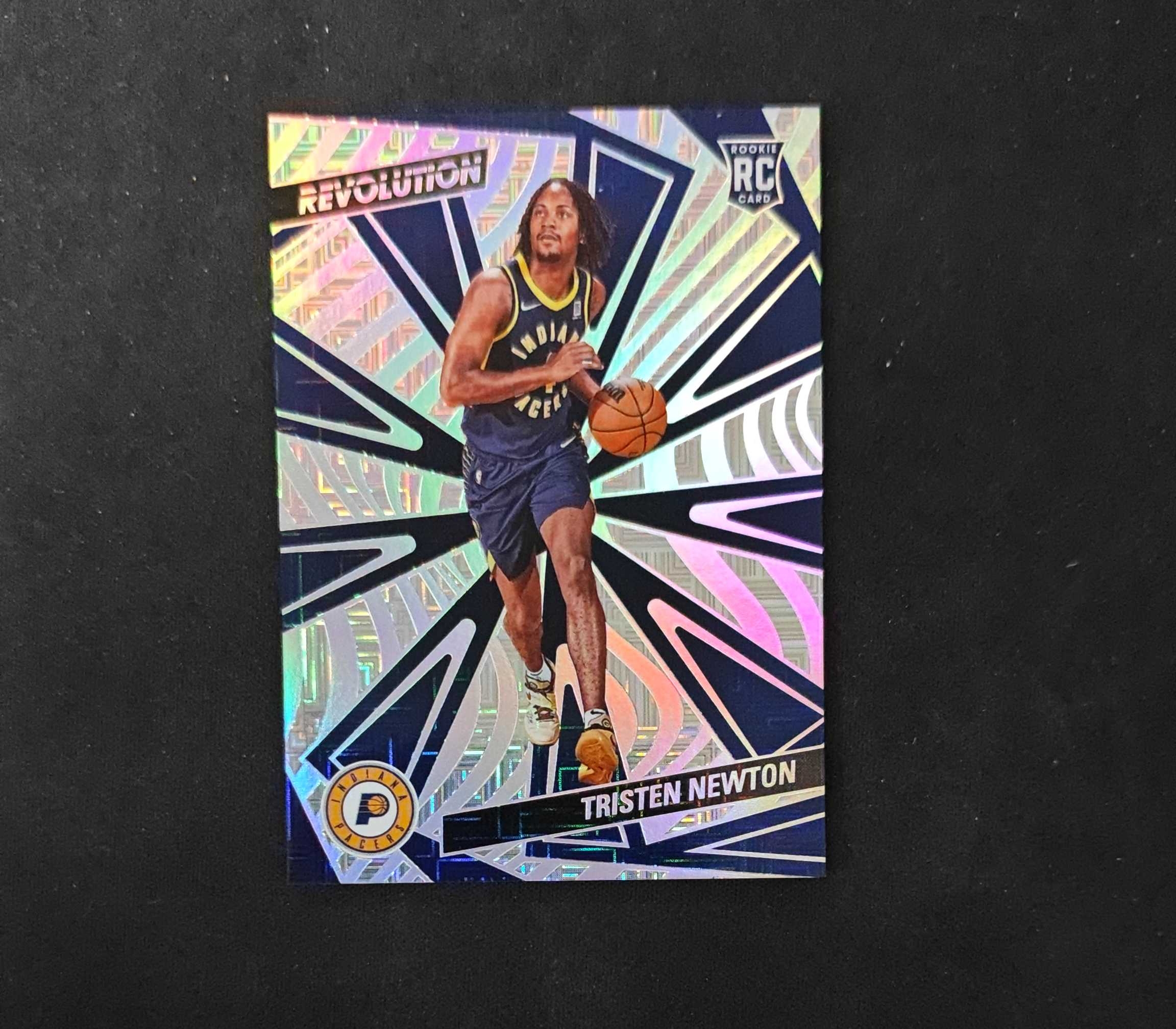 2024-25 Panini Revolution Tristen Newton RC 【SC拍卖】革命 新秀 步行者 牛顿 22/25编 迷宫折 收藏必备(会飞的大腿)