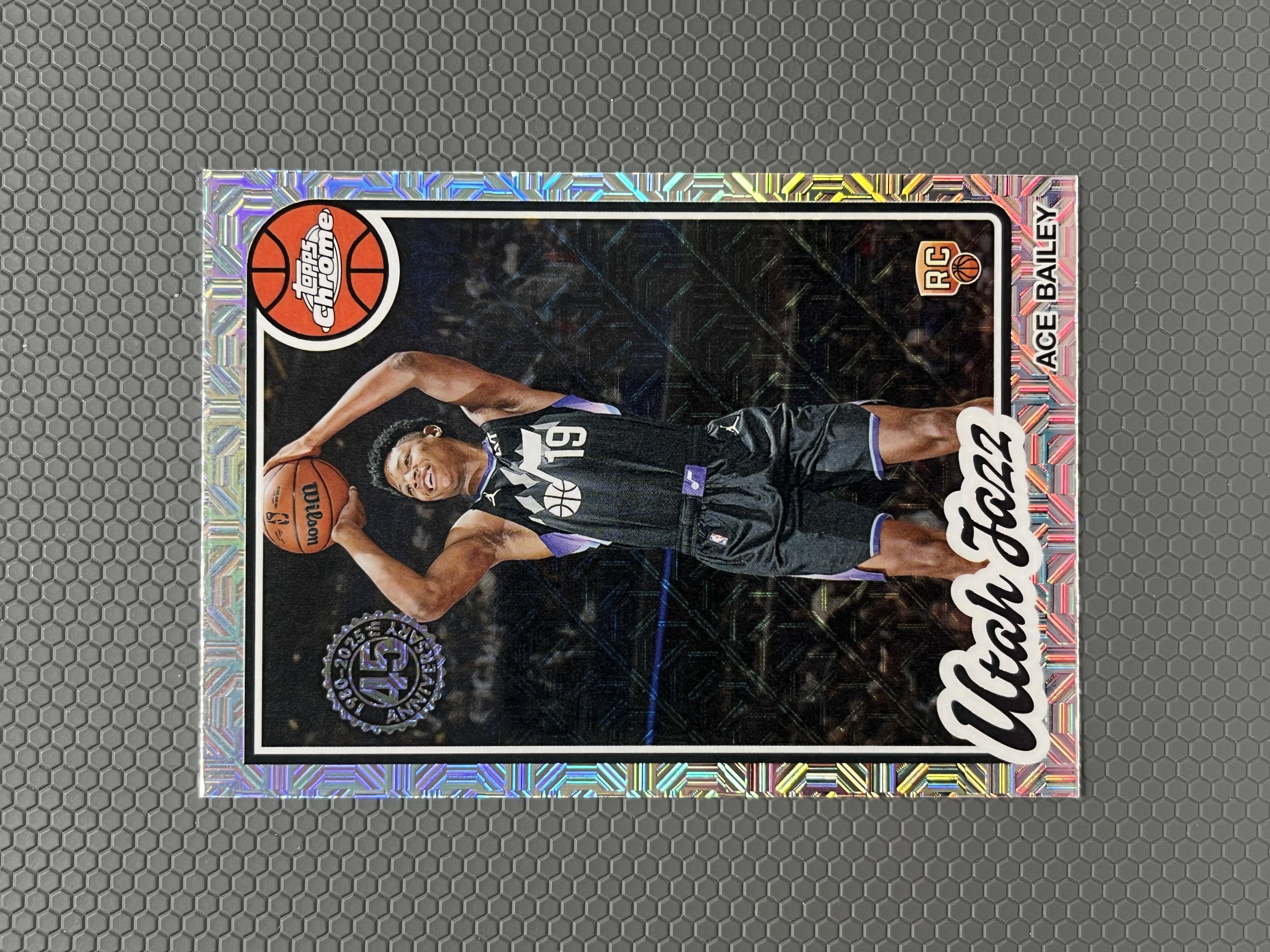 2025 Topps chrome 埃斯 贝利 ACE BAILEY 爵士 新秀 RC 折射 MOJO折 卡品如图-左