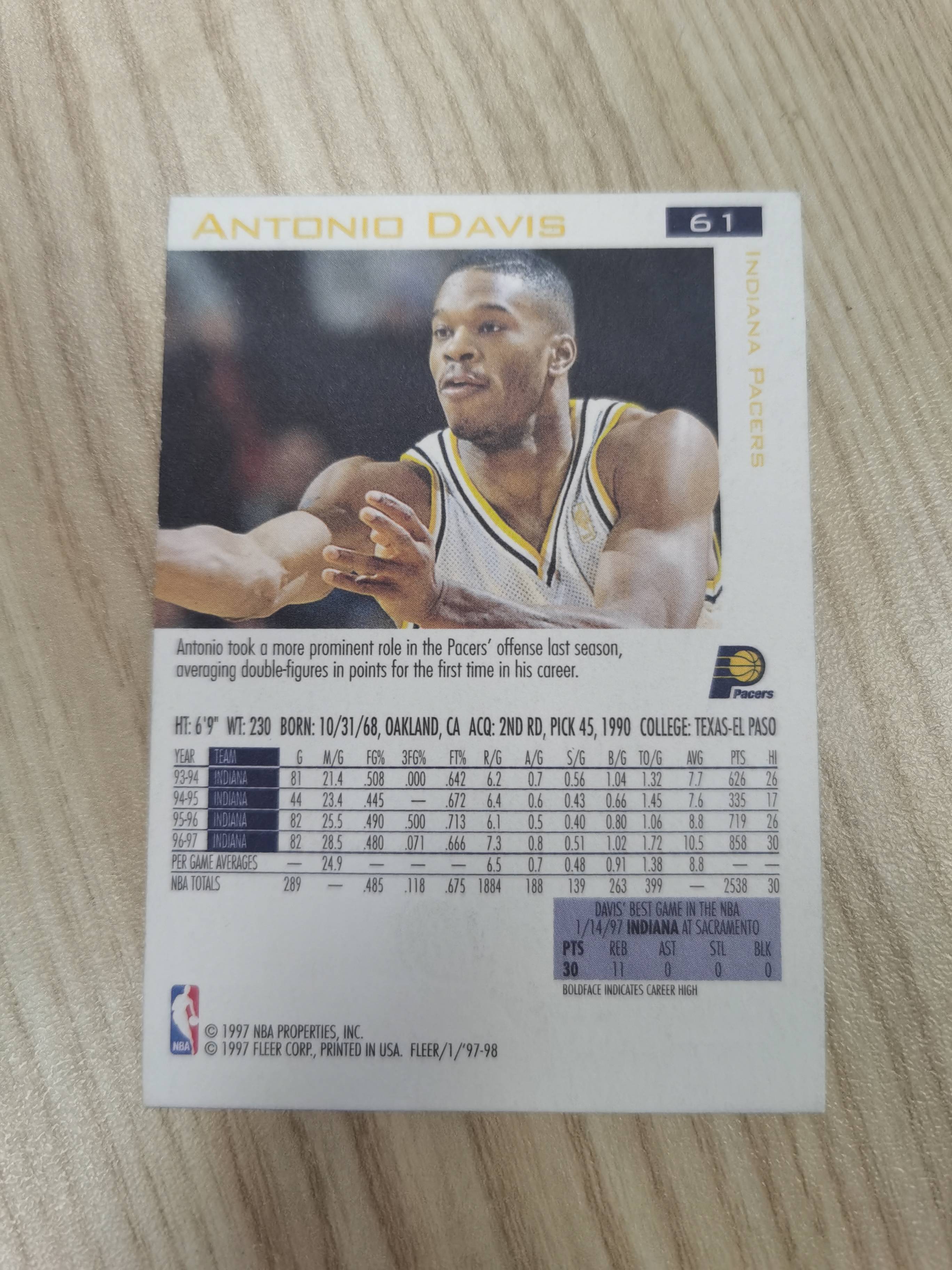 1997-98 Fleer Base Antonio Davis 1997-98 安东尼奥-戴维斯 fleer 金标 画报材质 1届全明星 步行者 硬通货 极具收藏价值