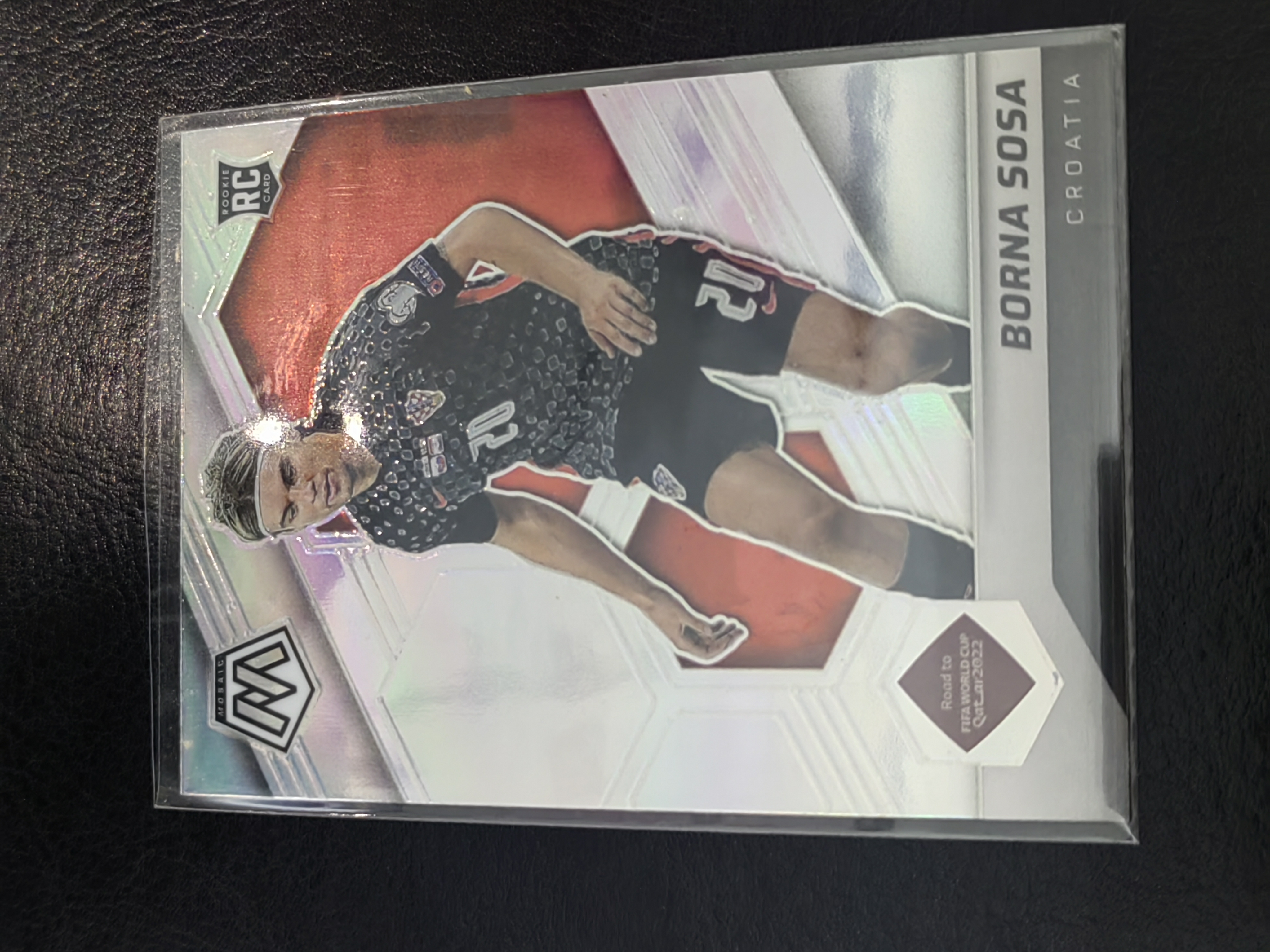 2021-22 Panini Mosaic Borna Sosa RC 马赛克 世界杯 博尔纳·索萨 银折 新秀 萨格勒布迪纳摩 斯图加特 克罗地亚 足 凑套 白边白角 不保卡品 卡品如图