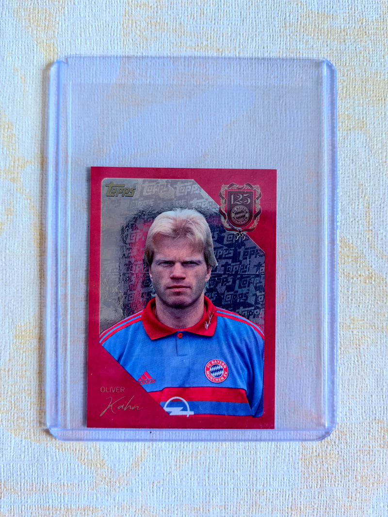 Topps 2025 拜仁慕尼黑 125周年 贴纸 Oliver Kahn 卡恩 大头 闪贴 狮王 德国名宿 传奇门将 狮吼功闻名天下 专收必备