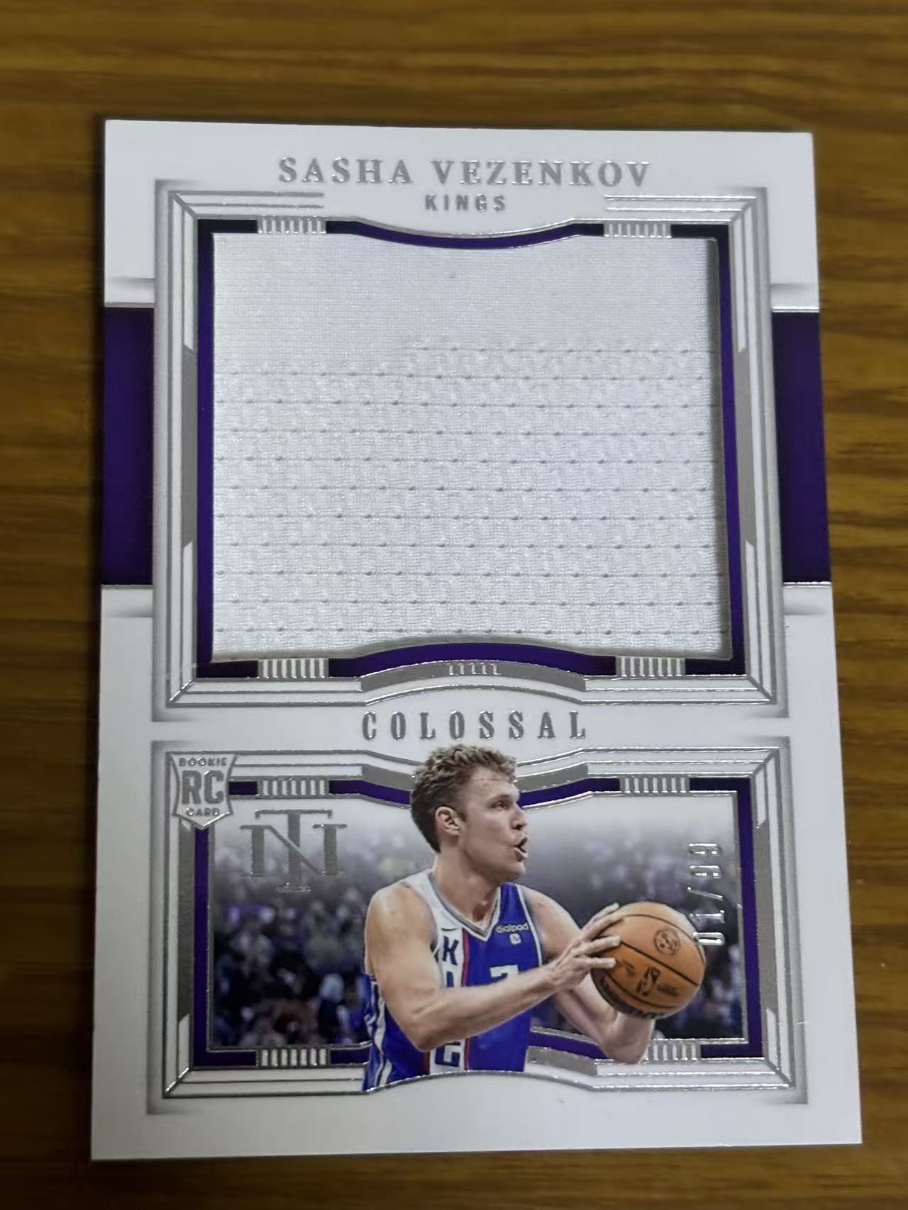 2023-24 Panini National Treasures vezenkov RC 【磊子球星卡】国宝 Sasha Vezenkov 国王 新秀RC 萨沙韦津科夫 新秀大窗球衣 01/99编