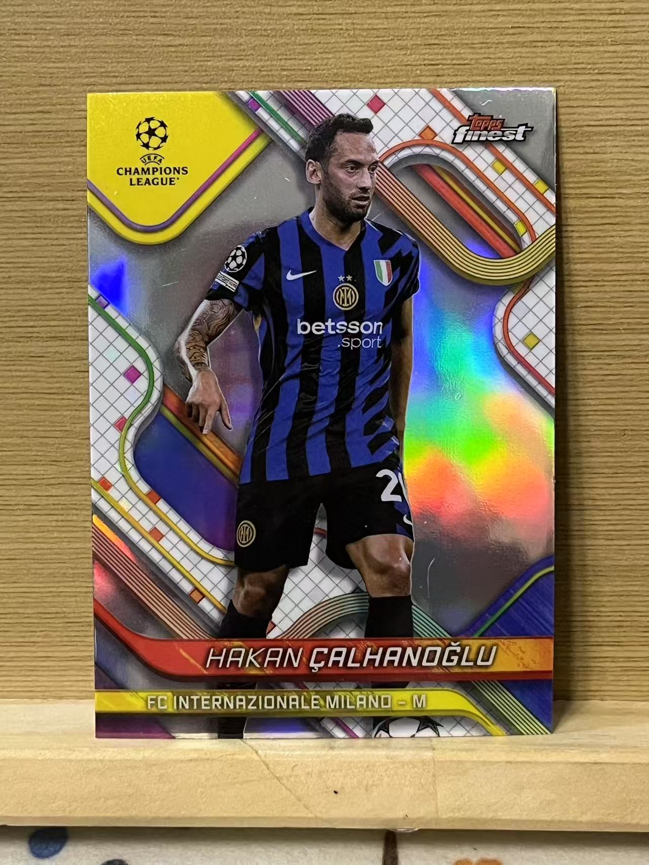 2025 Topps Finest Hakan Calhanoglu 恰尔汗奥卢 国际米兰 银折 欧冠 卡品如图 实卡精美 A5
