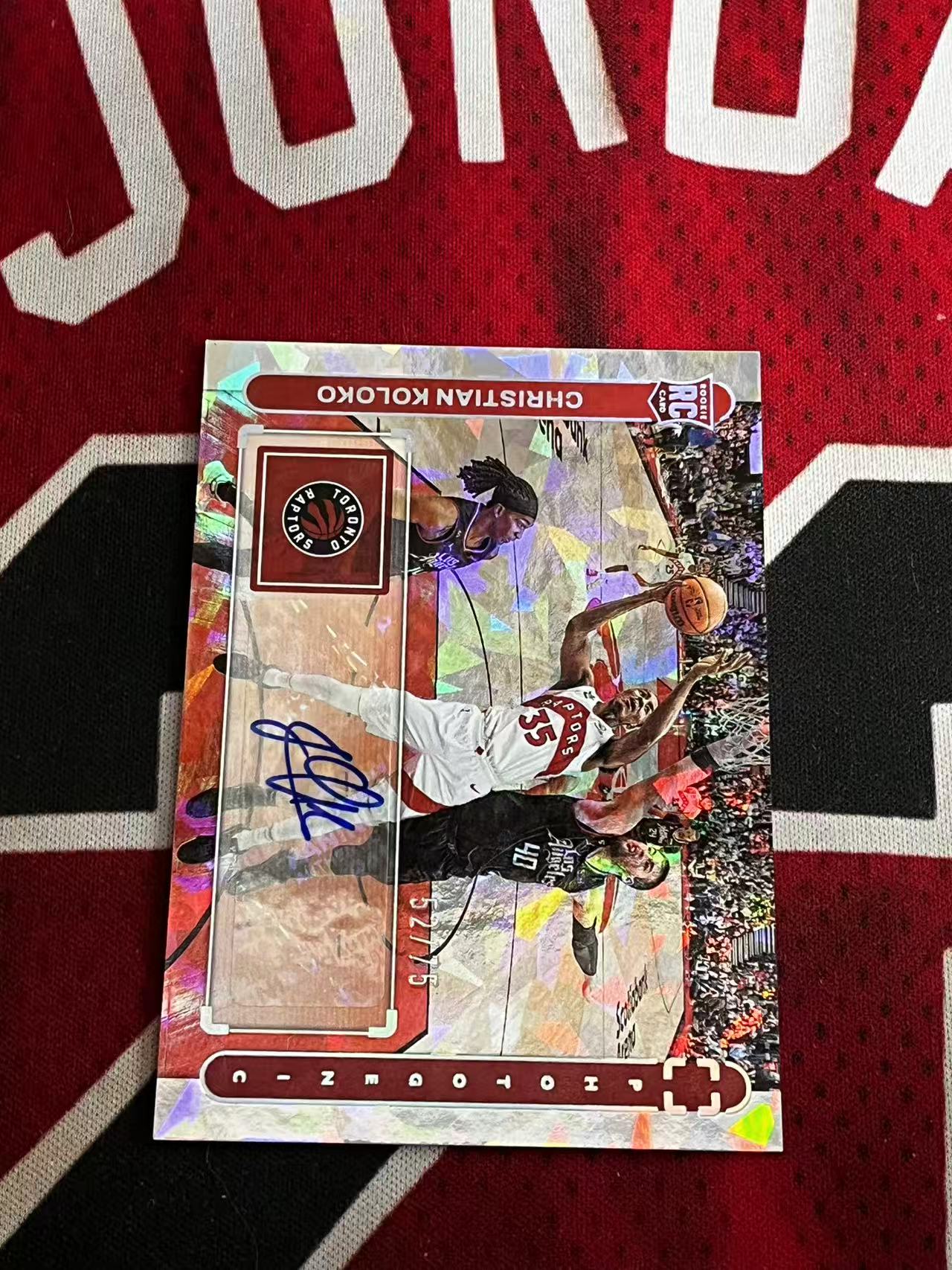 【接寄拍费率低至5%含卡淘手续费】2022-23 PANINI PHOTOGENIC 上镜系列 猛龙 新秀RC 克里斯蒂安科洛科 科洛克 75编 签字卡 碎冰折 折射 专收凑套必备【烂臭嘴拍卖】