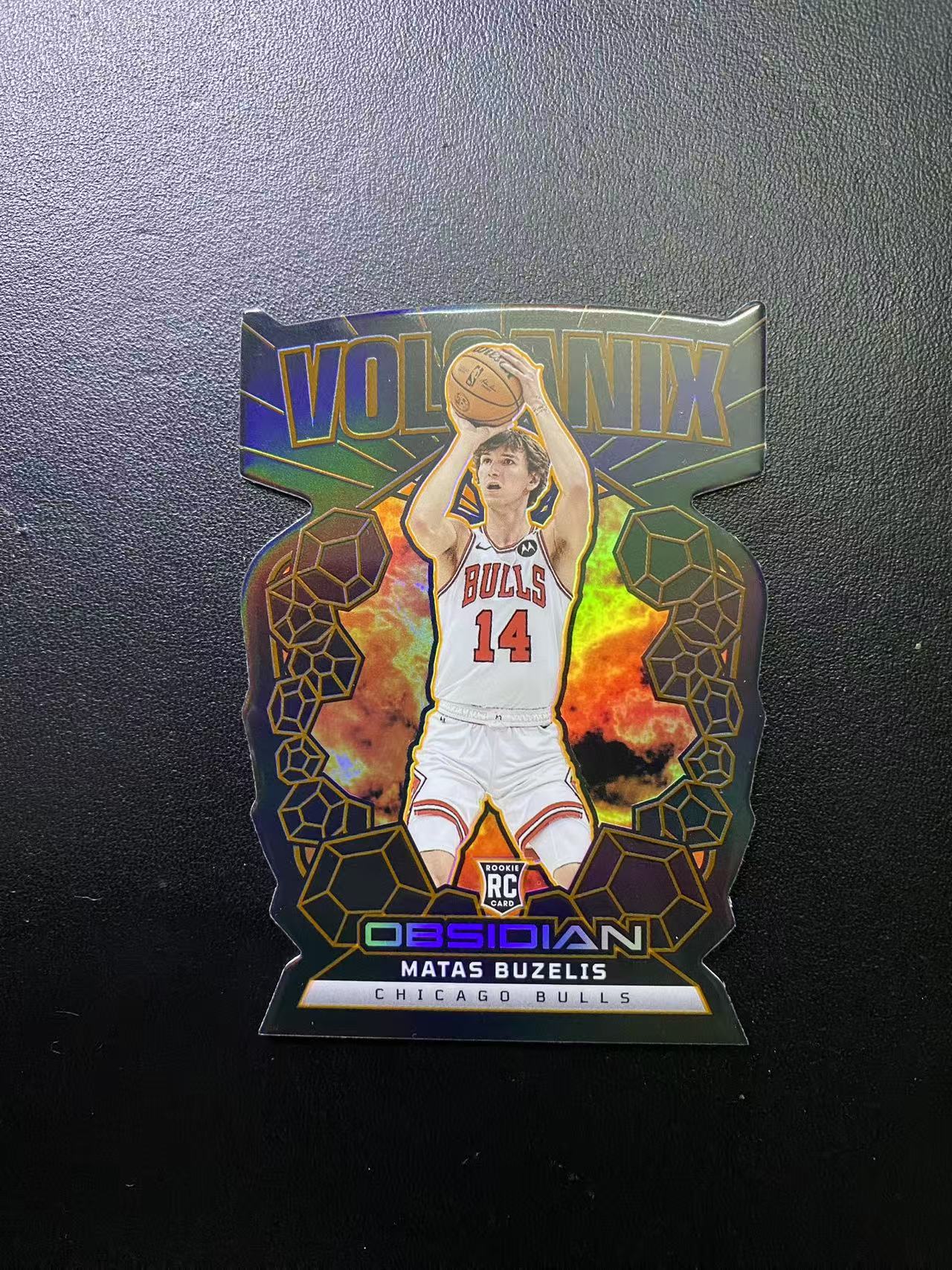 2024-25 Panini Obsidian Matas Buzelis RC 公牛 新秀年 布泽利斯 黑曜石 大比例 异形 熔岩 Volcanix 实卡好看 值得收藏 qiu