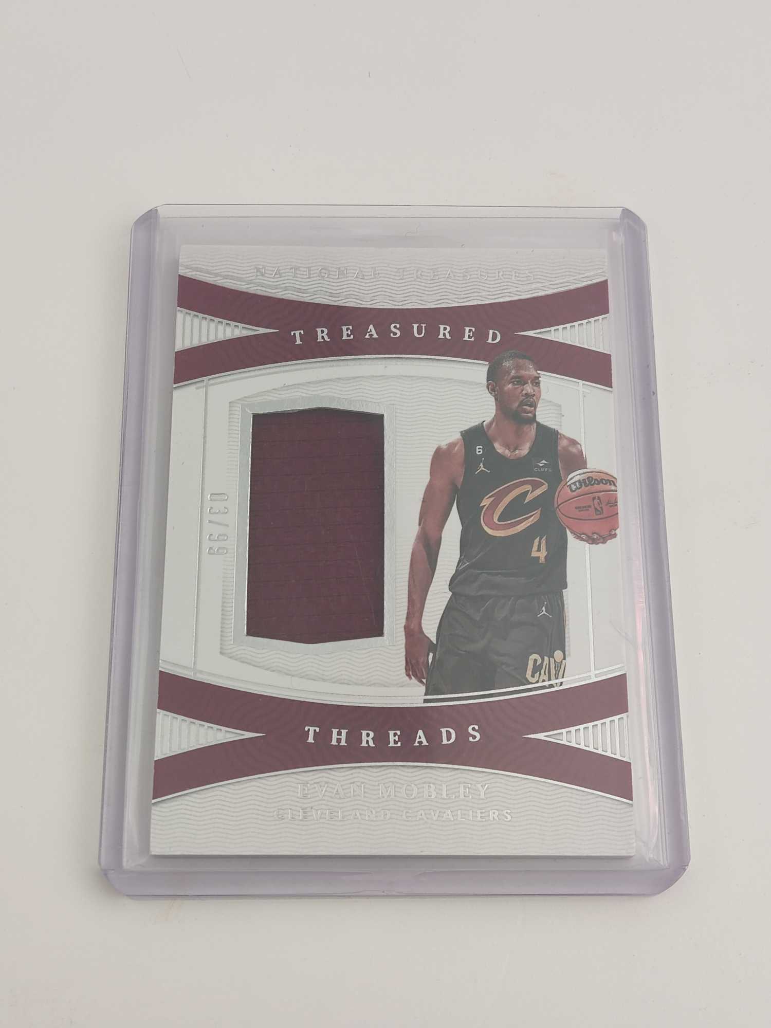 2022-23 Panini National Treasures Evan Mobley 骑士 埃文 莫布利 国宝 球衣 物料 99编 03/99 亲穿
