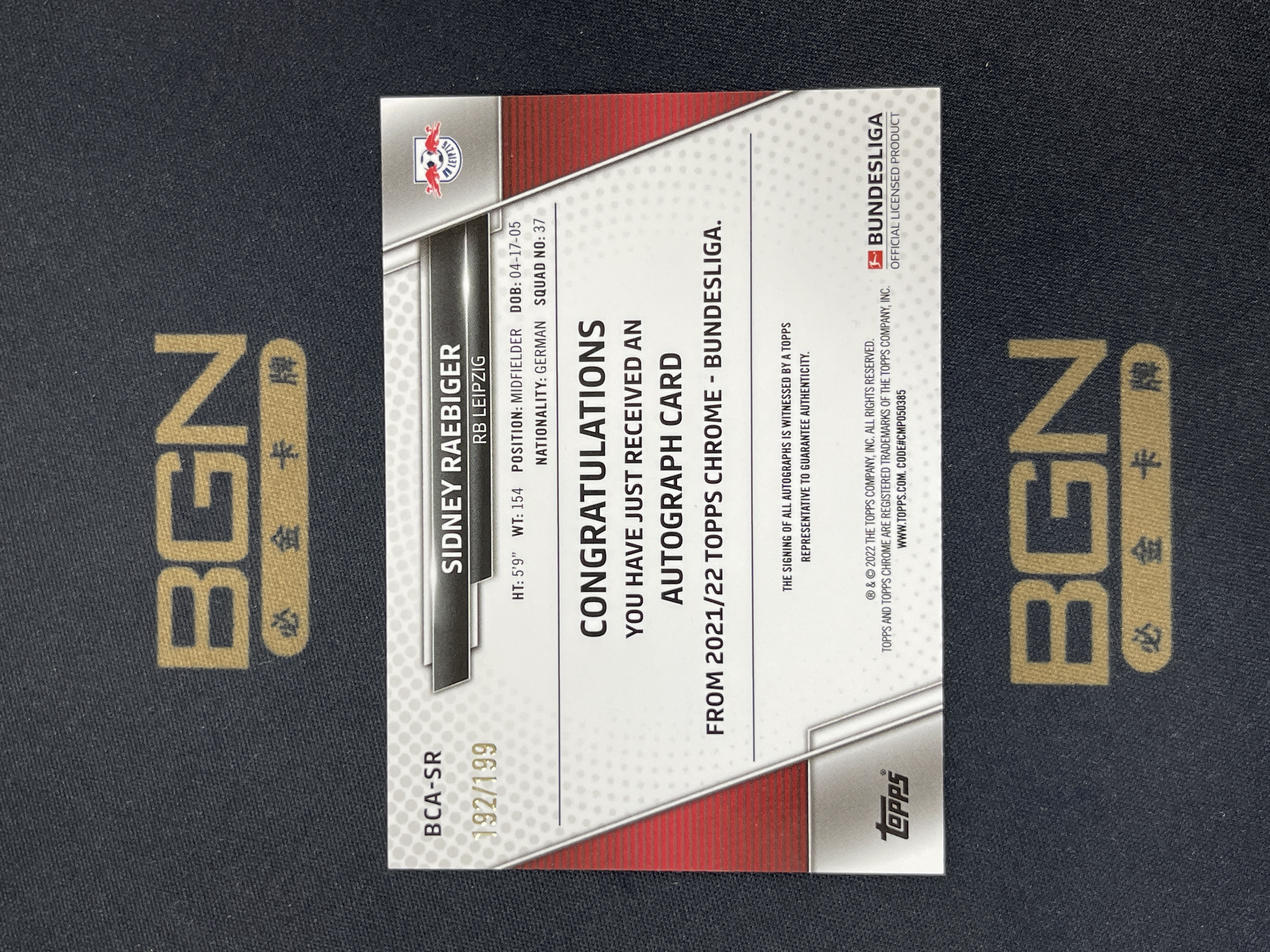 【必金拍卖-可累积】251018LY 2021-22 TOPPS CHROME 德甲 莱比锡红牛 新秀RC 雷比格Sidney Raebiger 紫折签字 折射199编 卡面细痕印 收藏投资首选