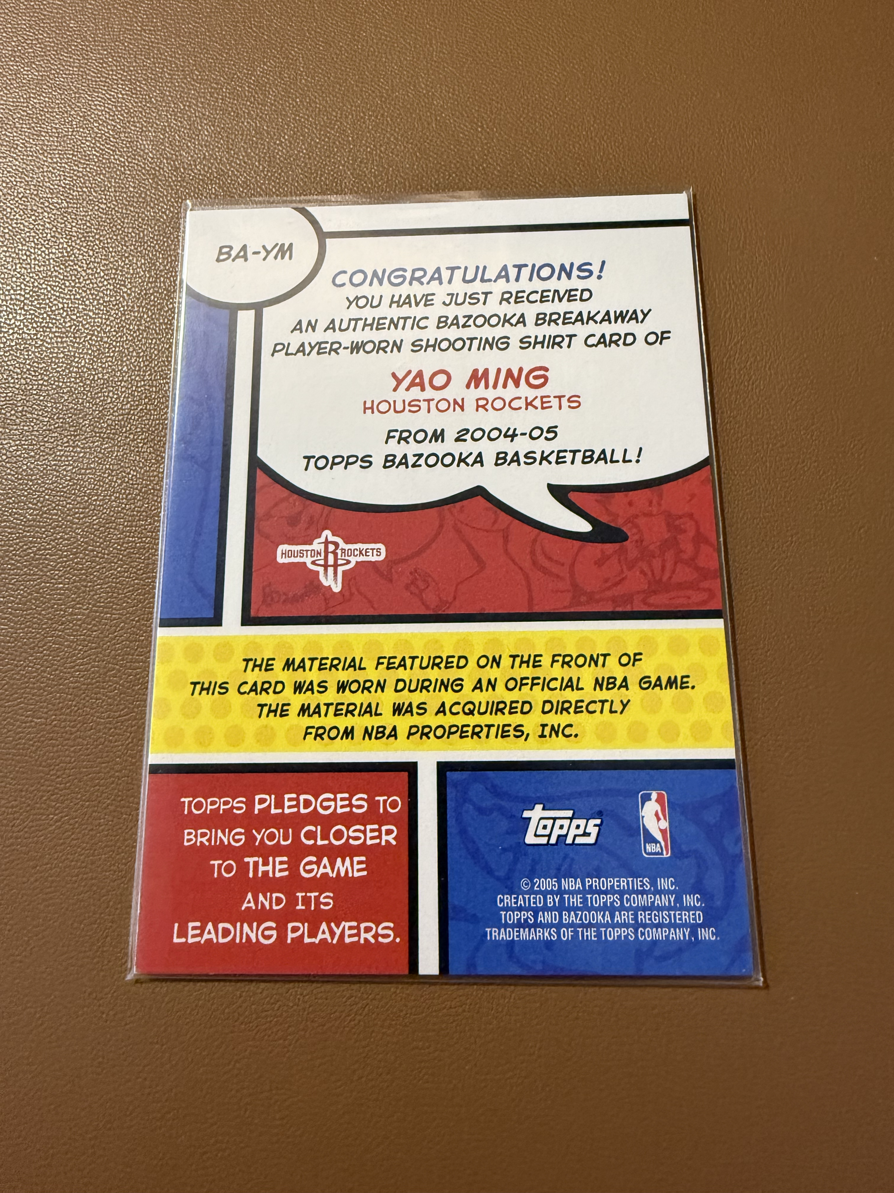 2005 Topps Bazooka Yao Ming 姚明,姚主席,球衣卡,超级有价经典泡泡糖系列,中国红火箭红设计球衣切割,国人大热大涨,升值空间无限!