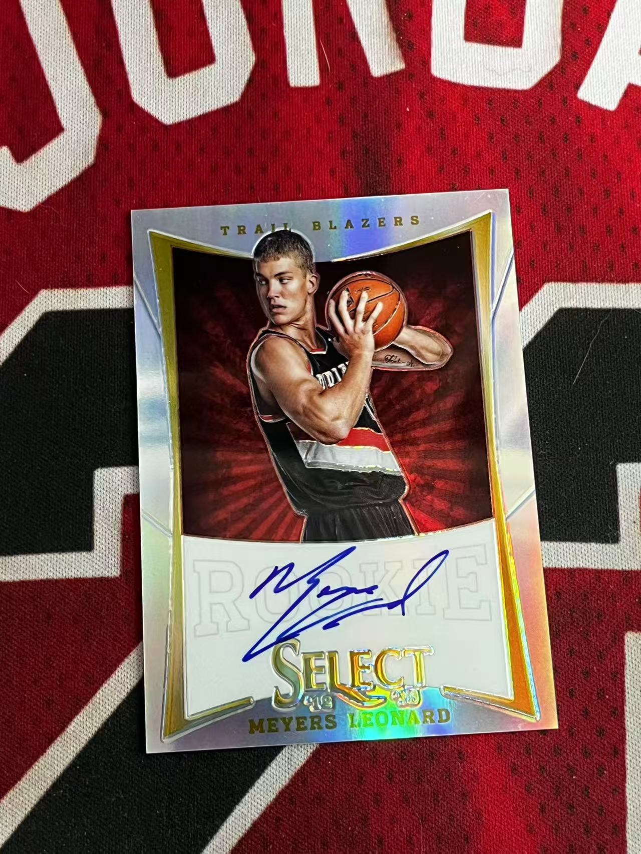 【接寄拍费率低至5%含卡淘手续费】2012-13 PANINI SELECT 开拓者 新秀RC 迈耶斯伦纳德 149/149编 尾编 签字卡 卡签 银折 折射 专收凑套必备【烂臭嘴拍卖】