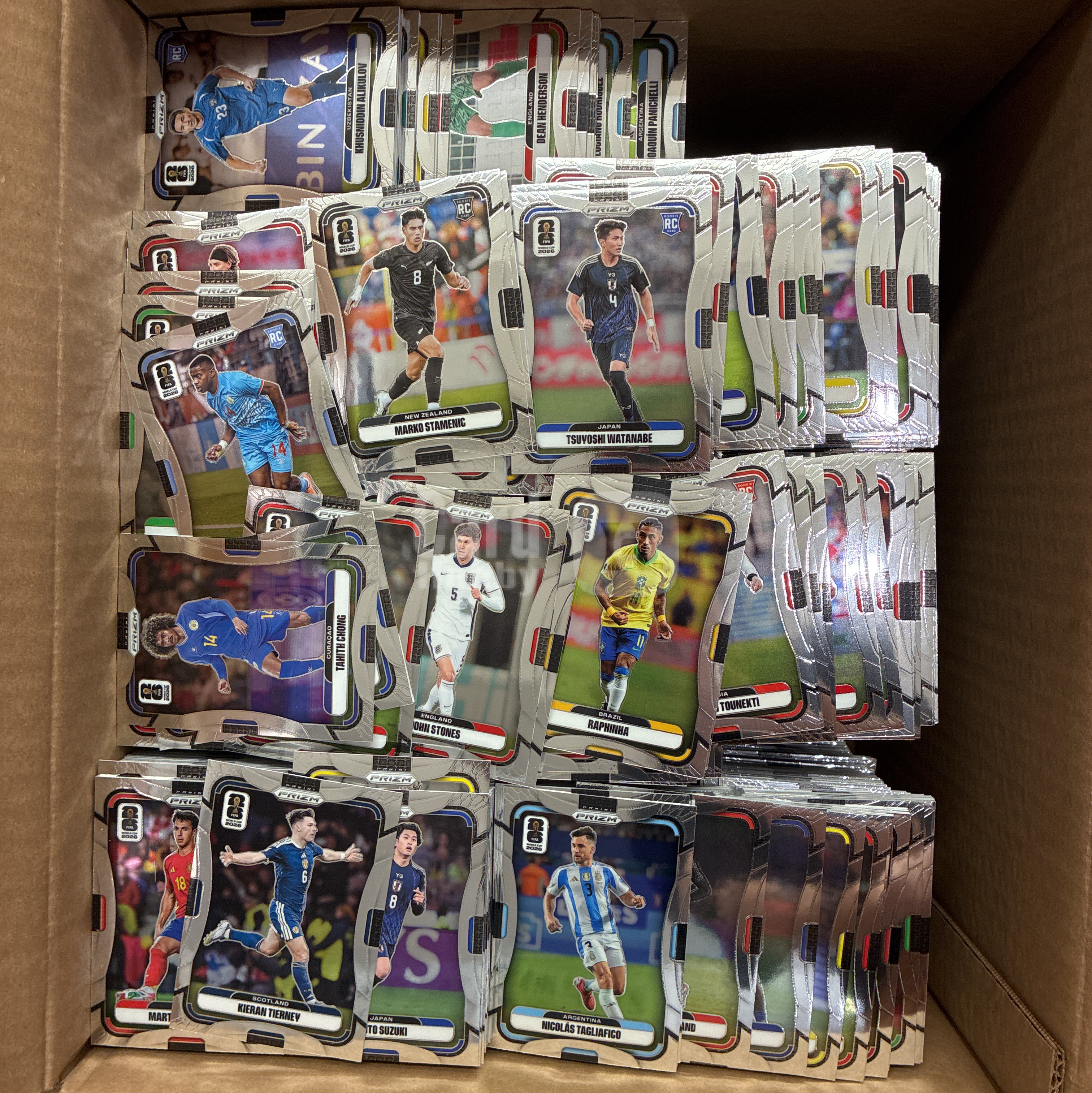 2026 Panini World Cup Prizm Base 世界杯PZ 4600张左右整箱打包 西班牙 法国 英格兰 挪威 阿根廷 瑞典 比利时 巴西 德国等 不保人物不保卡品 顺丰到付介意勿拍