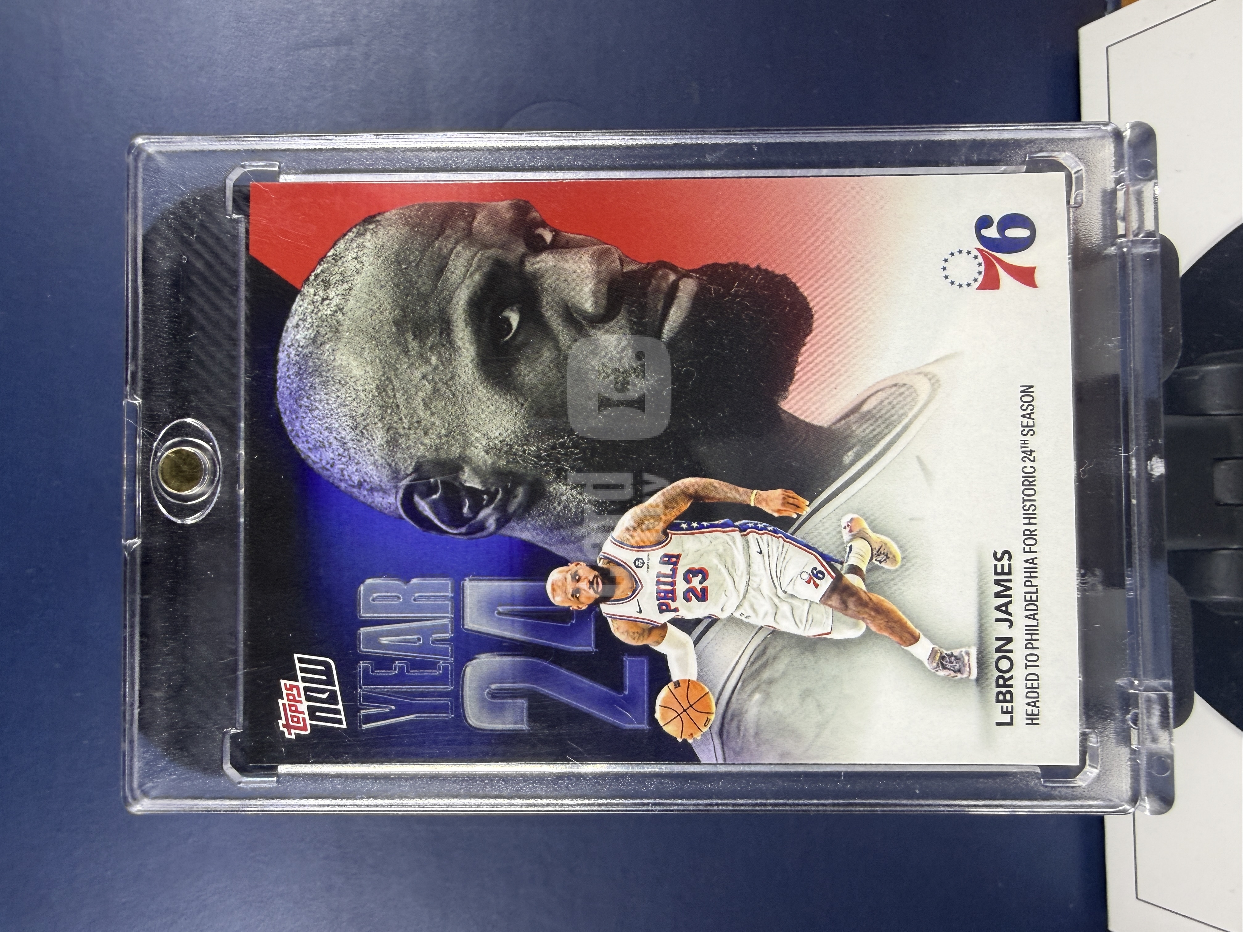 2025 Topps Now 费城76人 勒布朗 詹姆斯 首张76人球衣 第24个赛季 特卡 (海绵)