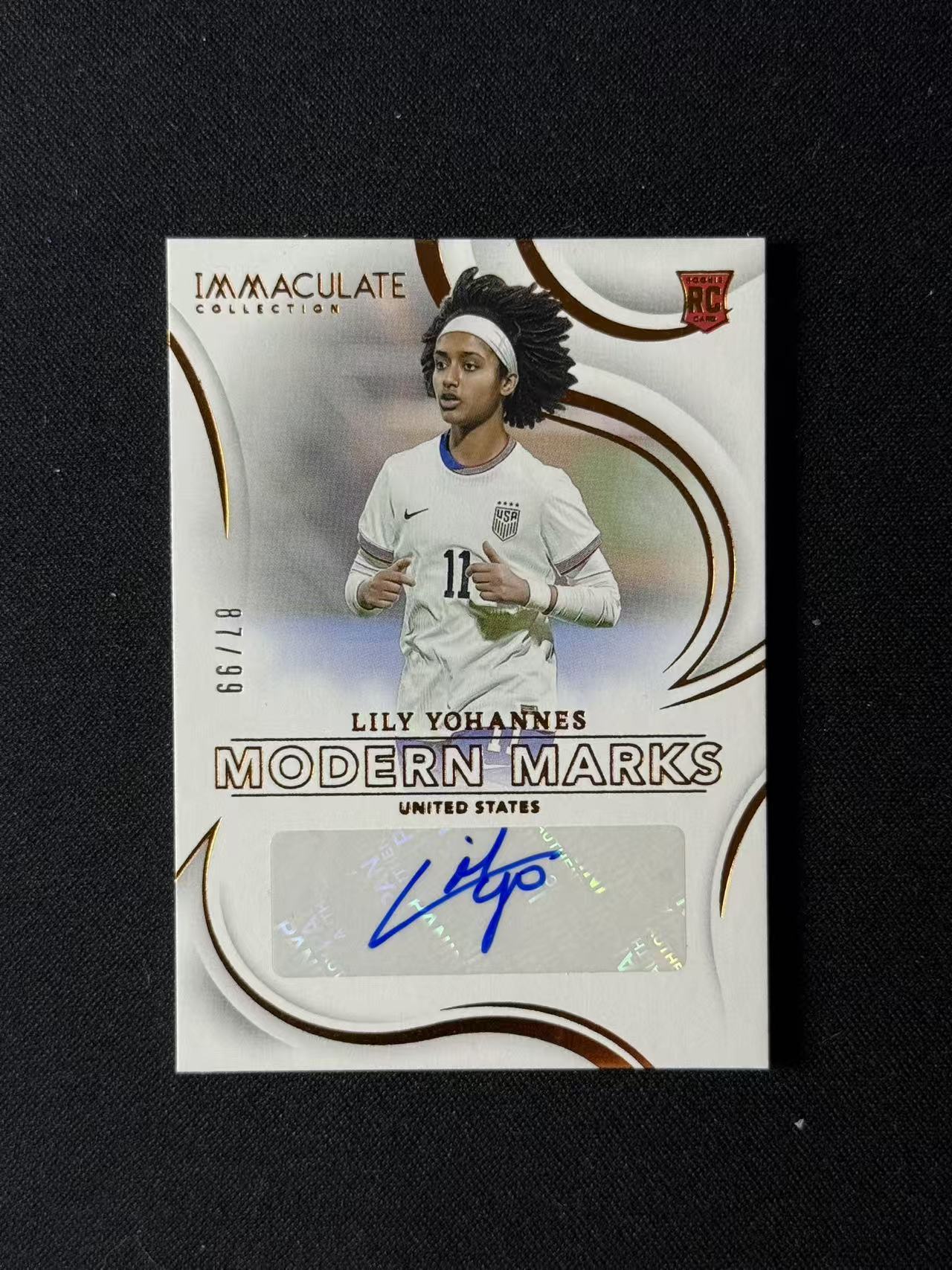 2024-25 Panini Immaculate Lily Yohannes RC 【林林拍卖HXC】imm系列 国家队 美国 女足 新秀 莉莉约翰内斯 87/99编 Modern Marks签字