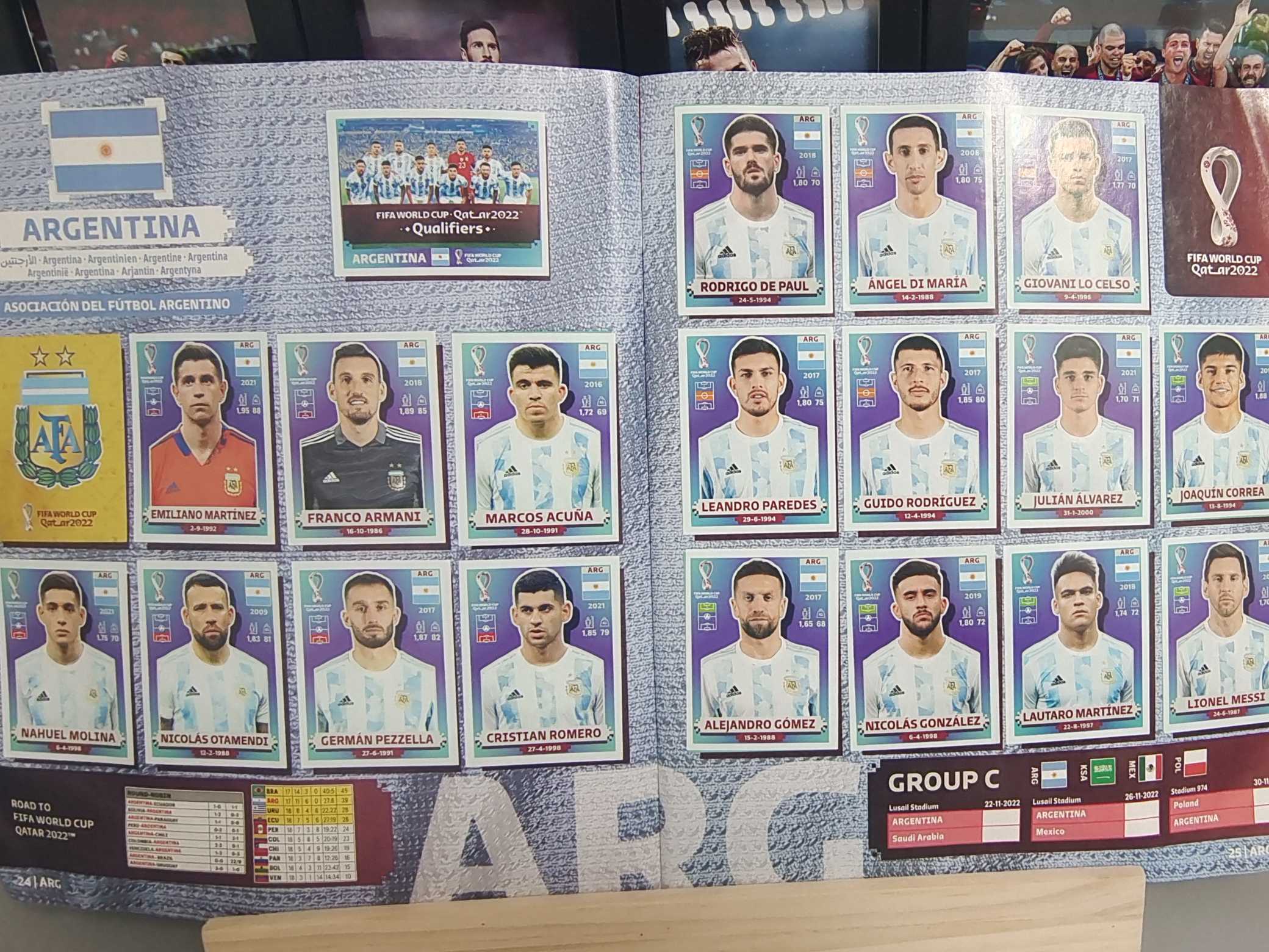 2022 Panini Stickers Lionel Messi 2022卡塔尔世界杯全套贴纸，大全套，带卡册，右上角微损。