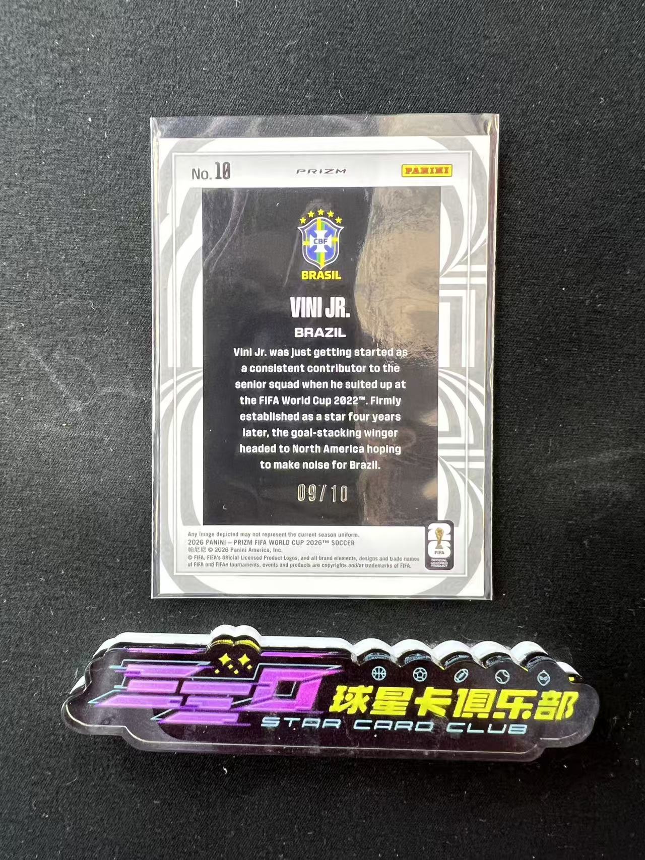 7653【330球星卡实体店代卖】panini 2026 PZ世界杯 prizm Vini Jr. 维尼修斯 巴西 金折 Screamers尖叫者特卡 09/10编 小熊 皇马(Rkaboom)