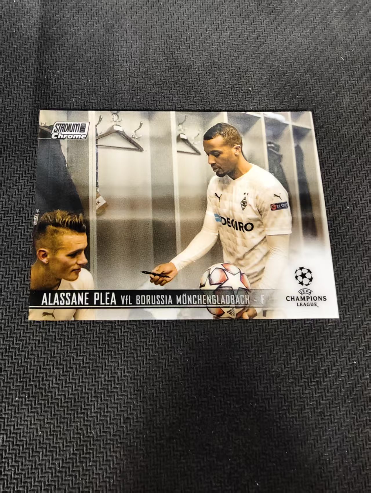 【可合并,不累计】2021 Topps Stadium Club Chrome Alassane Plea 门兴 普利 竞技场 欧冠 划痕 边角瑕疵 #60