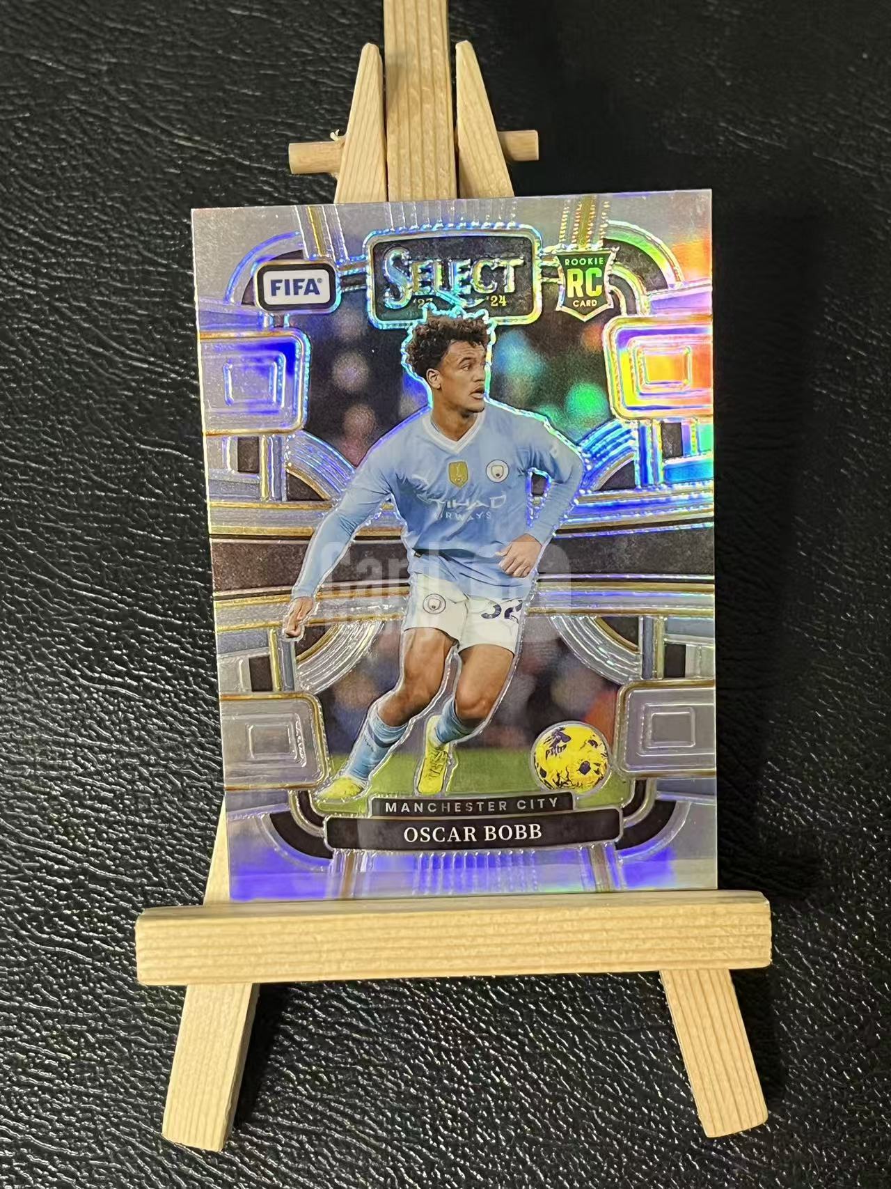 2023-24 Panini Select oscar bobb RC 鲍勃 新秀 曼城 银折 实卡精美 卡品如图 LA-2
