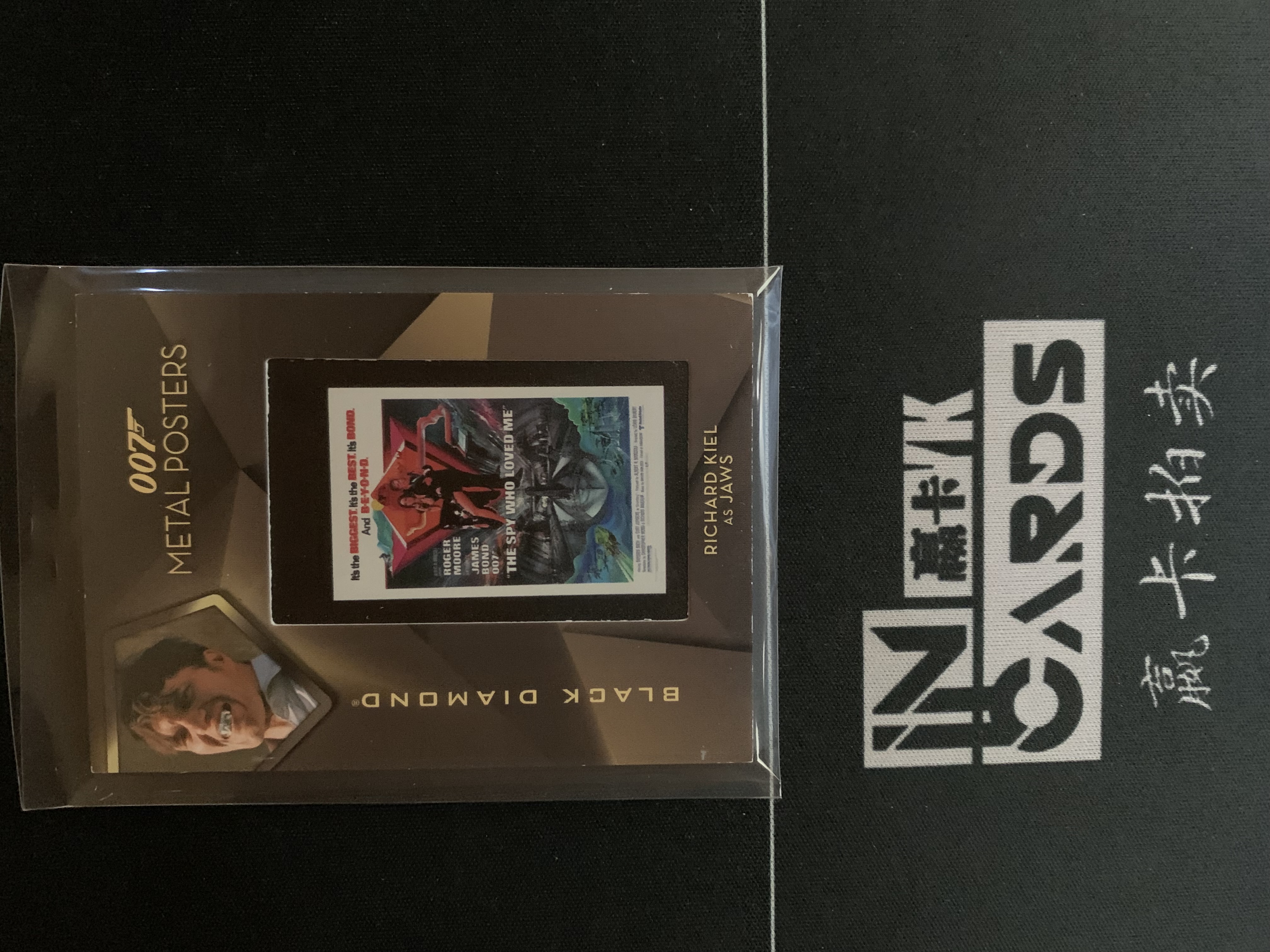 2024 Upper Deck James Bond 007 大黑钻 #MPSWLM4 RICHARD KIEL 大钢牙 金属海报 卡品如图有白边 收藏必备 ALLEN