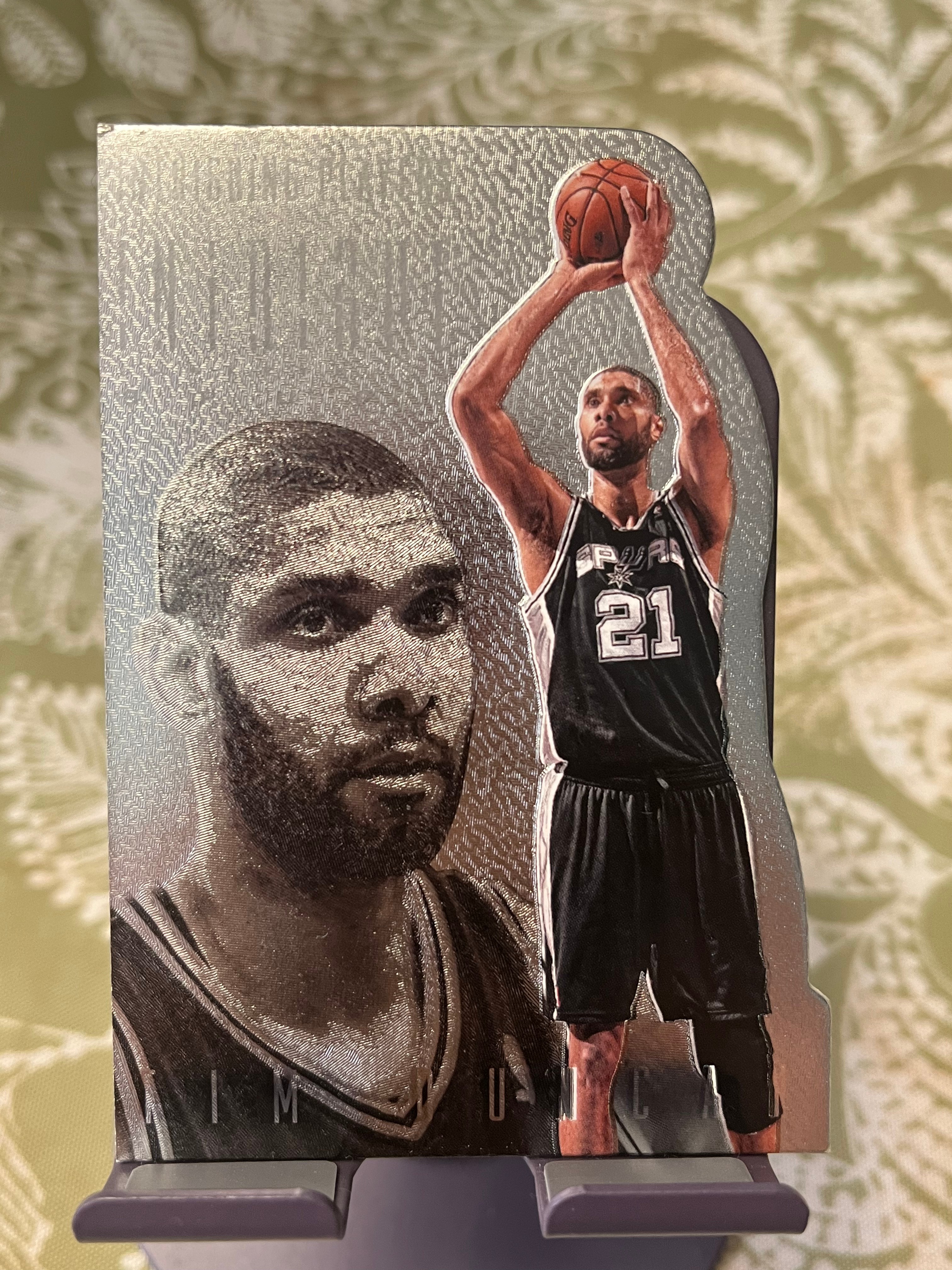 2013-14 Panini Intrigue Tim Duncan 蒂姆 邓肯 石佛 马刺【折射 银色背景 异形切割 凑套必备 阴谋系列】【边角瑕疵如图 介意勿拍】#1205